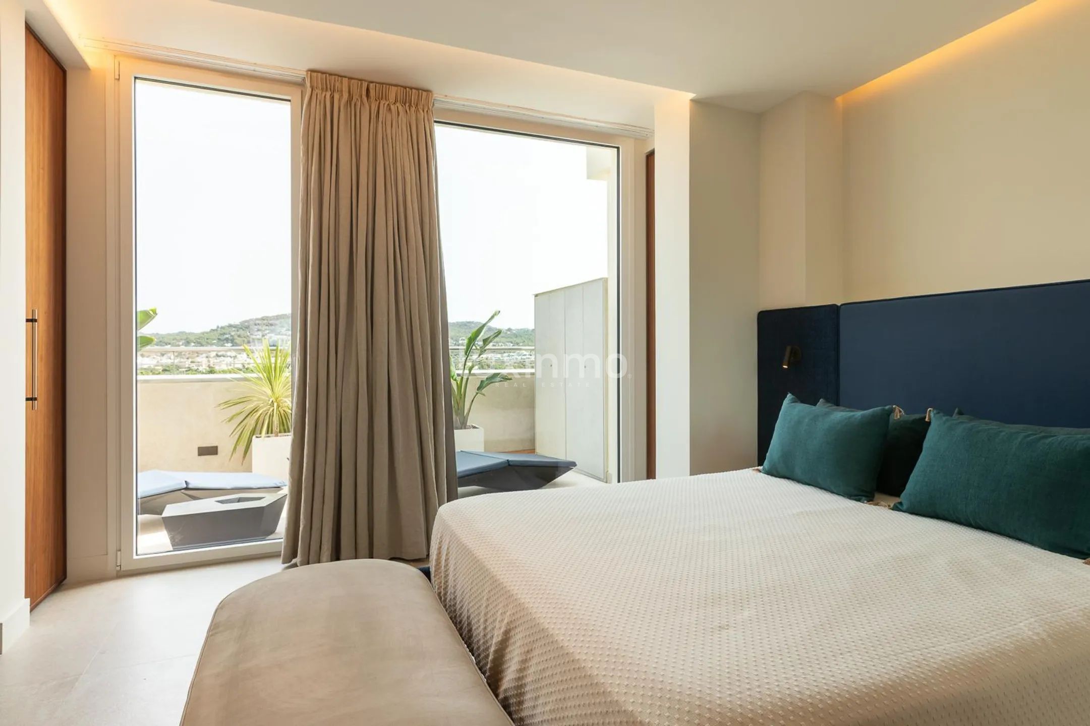 Luxury decorated penthouse for sale in Marina Botafoch — photo 30