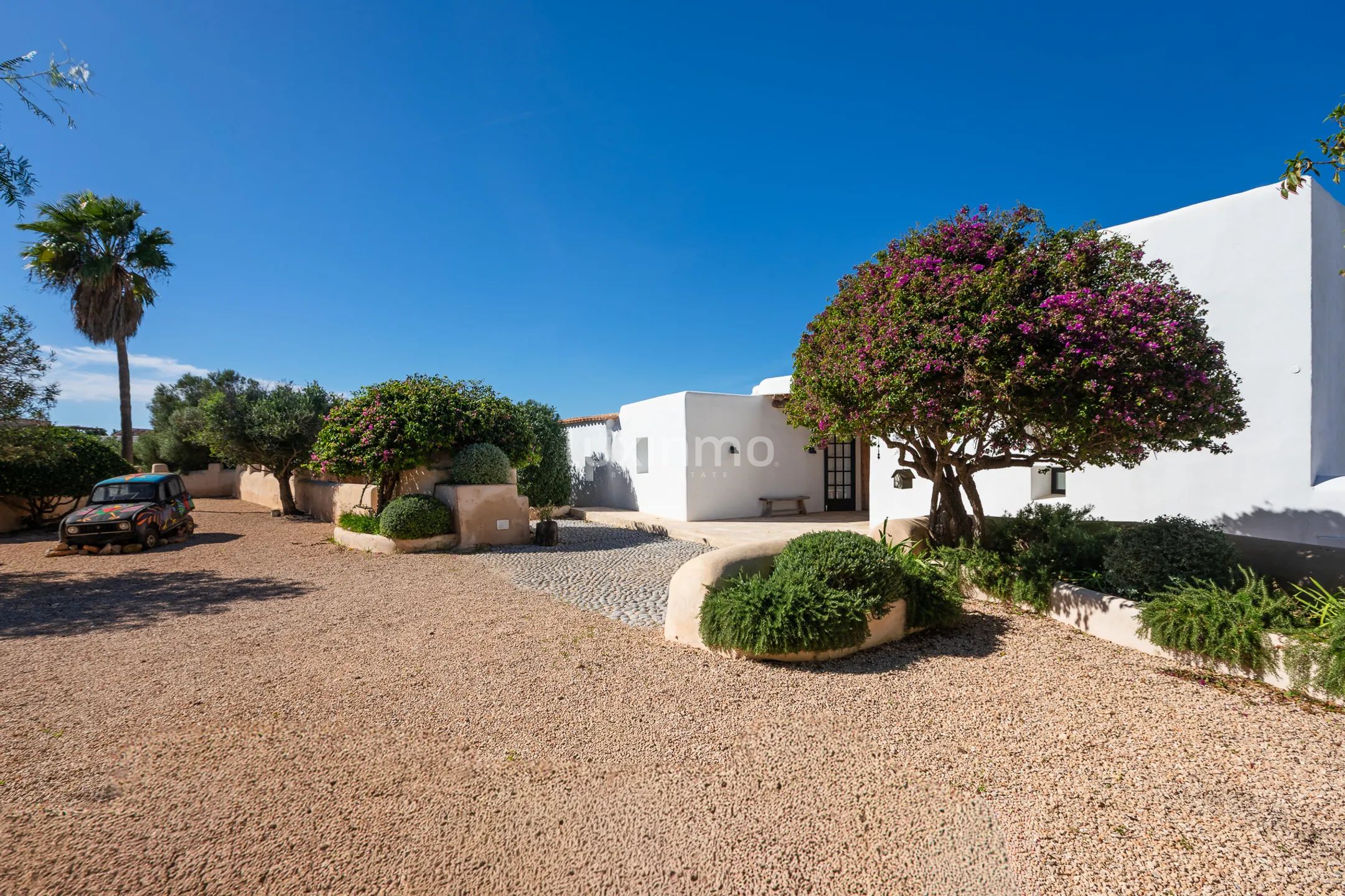 Large luxury Ibicencan style villa for sale in San Jordi