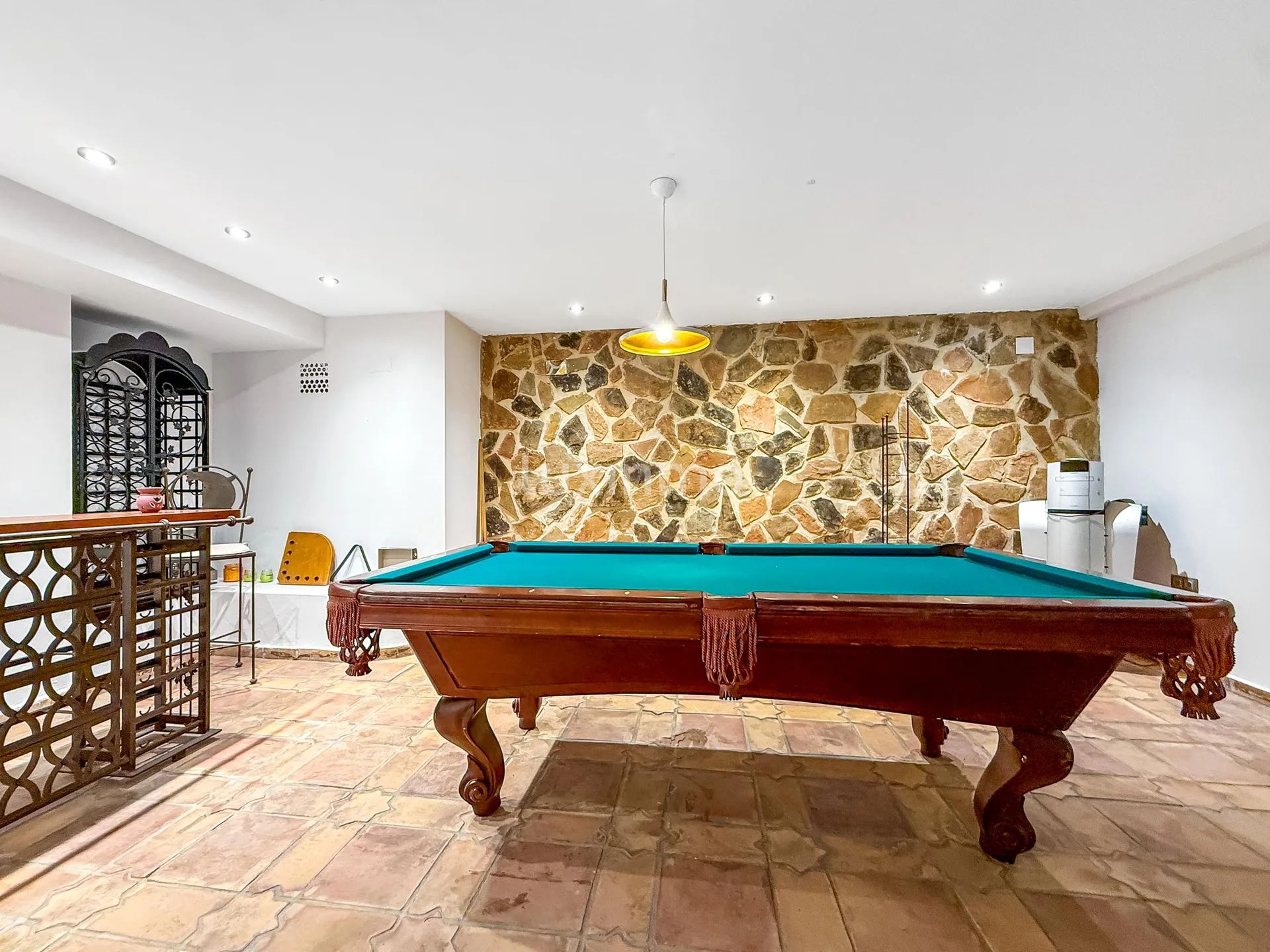 Mediterranean luxury villa with pool in Benidorm — photo 17