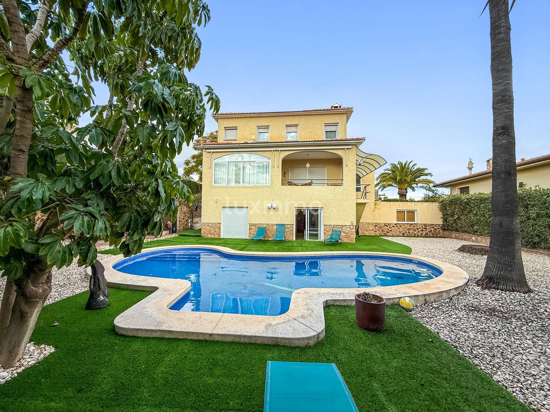 Villa mediterránea de lujo con piscina en Benidorm