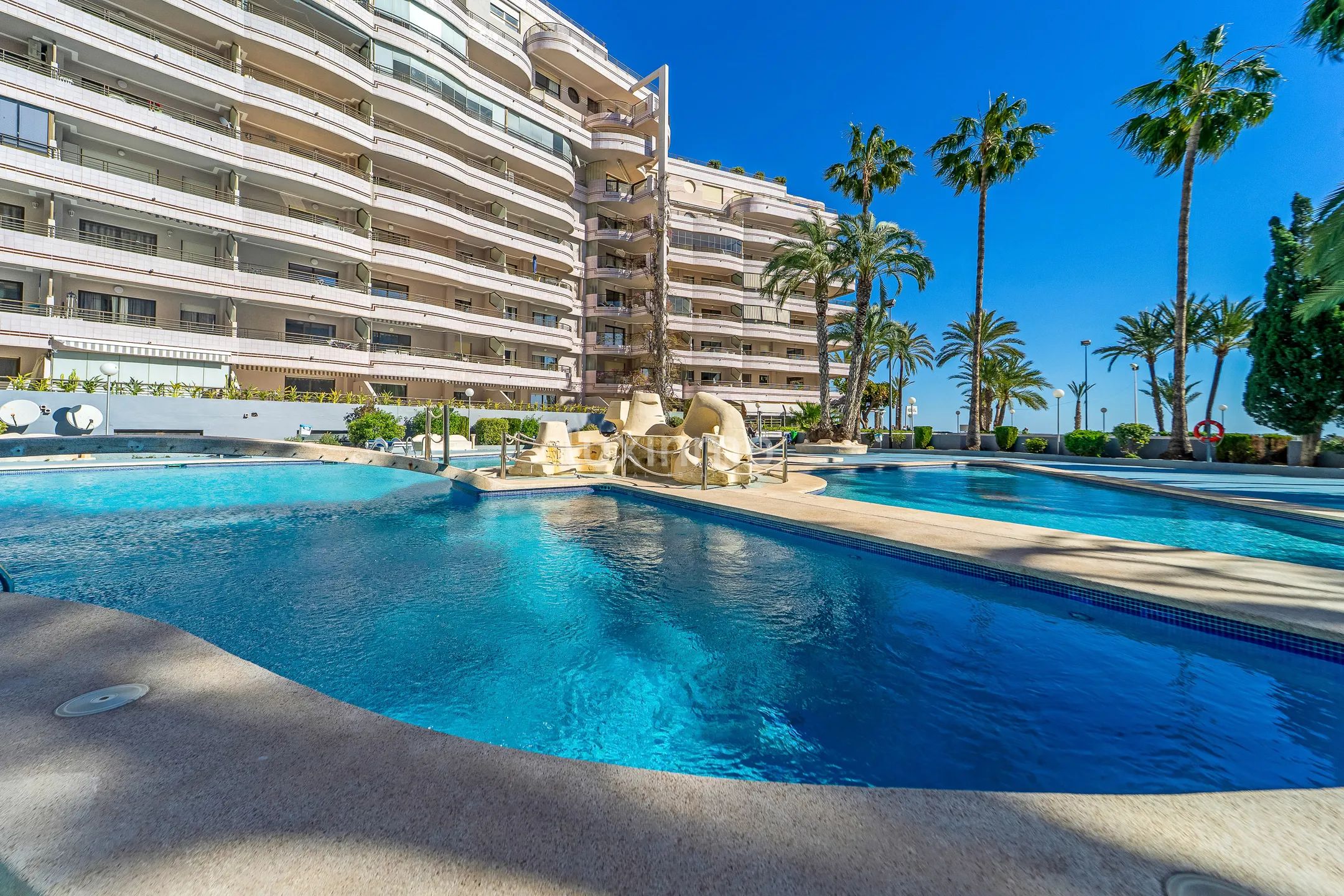 Apartamento con vistas al mar 1ª línea de playa — photo 14