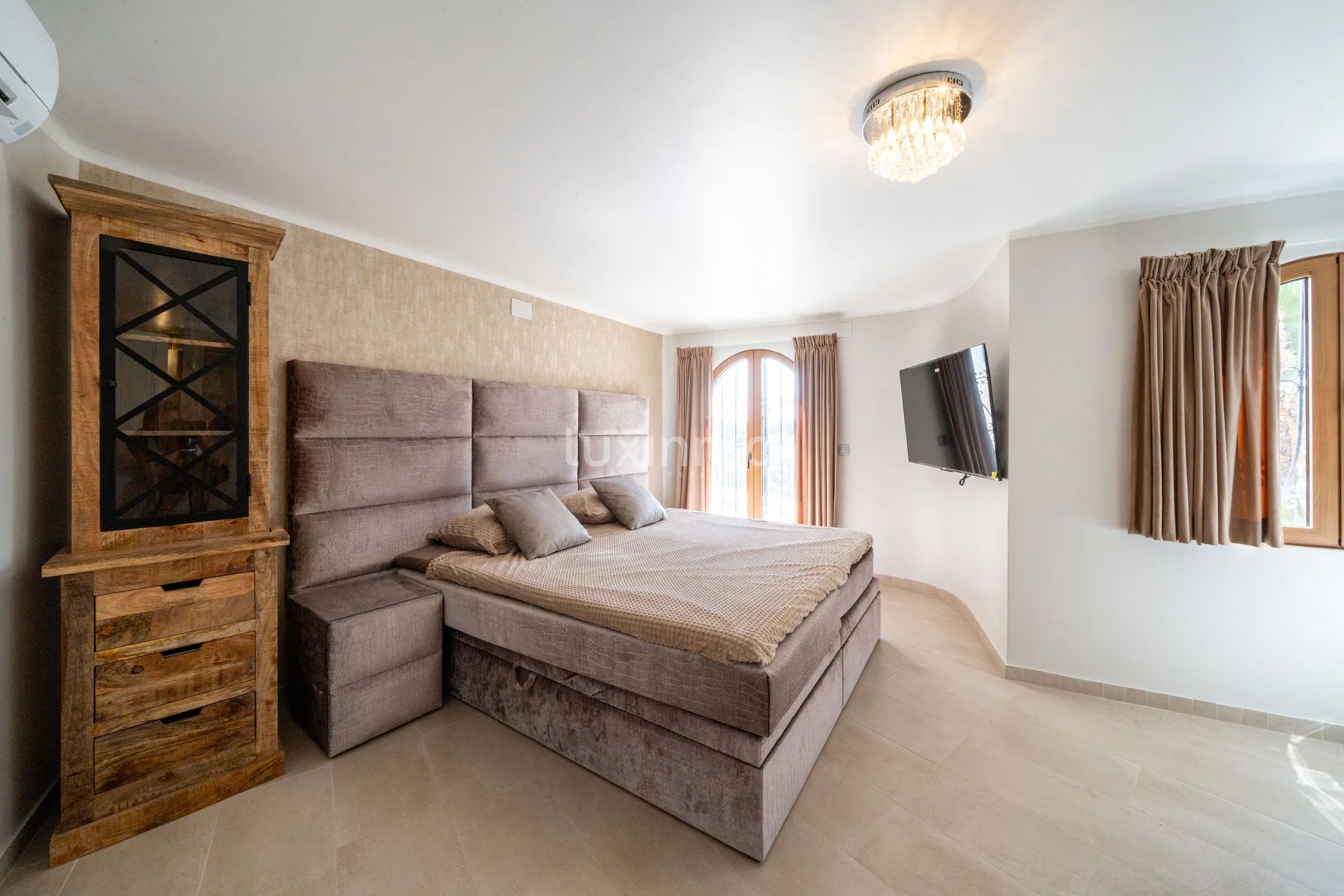 Luxury renovated large villa in Altea for sale — photo 37