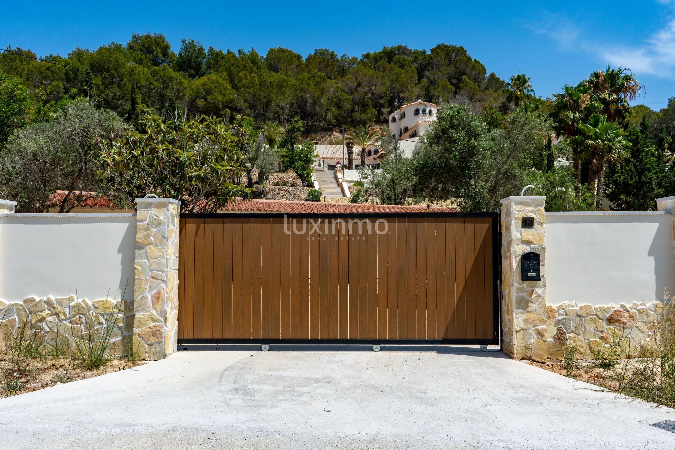 Luxury renovated large villa in Altea for sale — photo 39