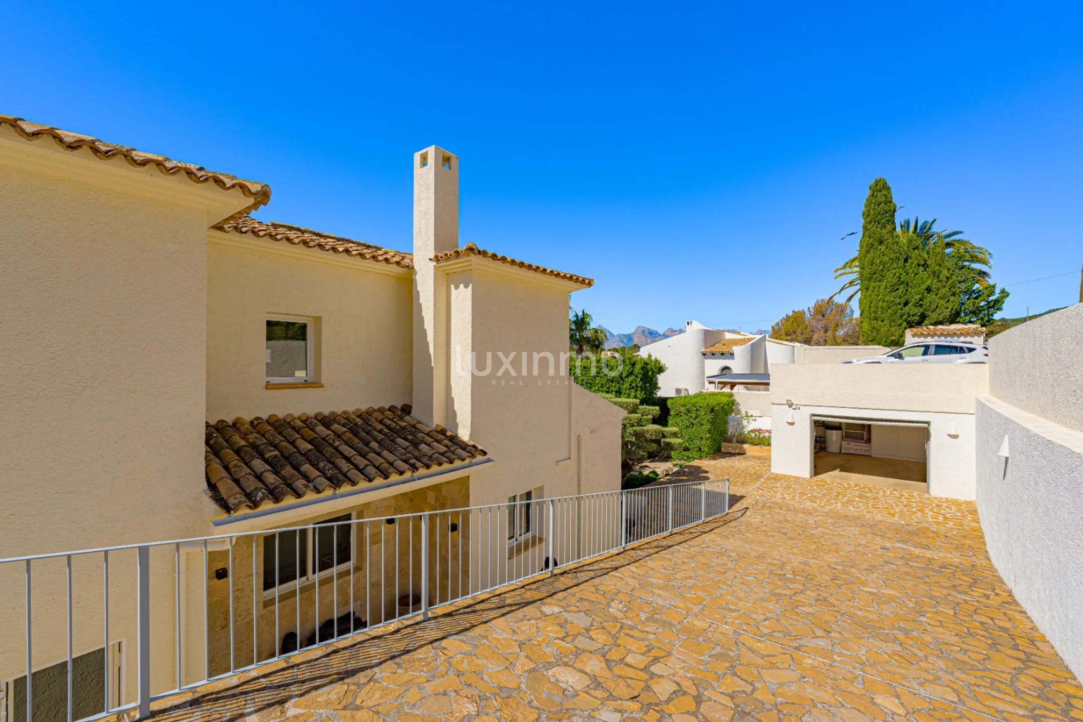 Mediterranean-style villa with pool and mountain views in Altea la Vella — photo 2