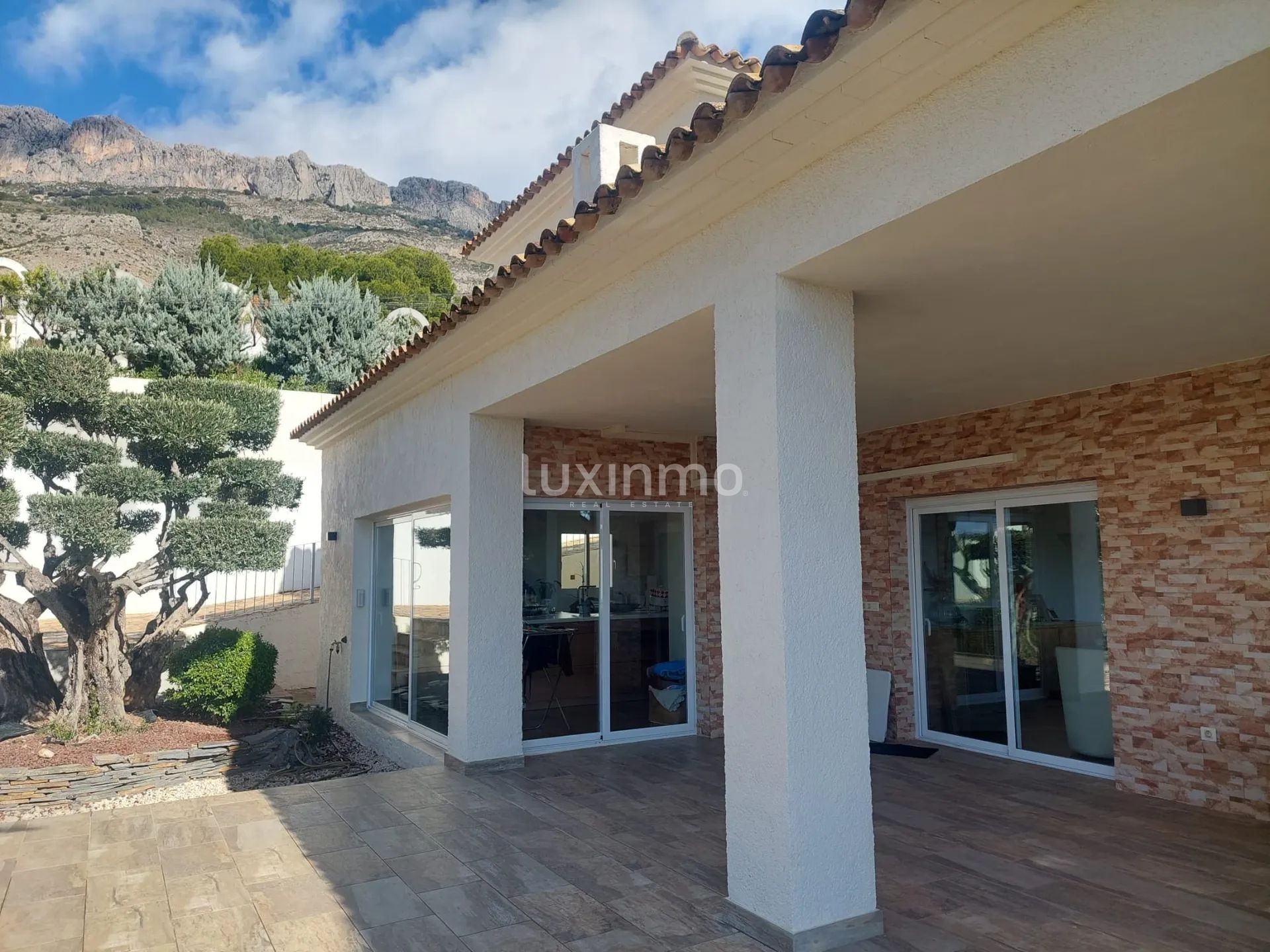 Mediterranean-style villa with pool and mountain views in Altea la Vella — photo 44