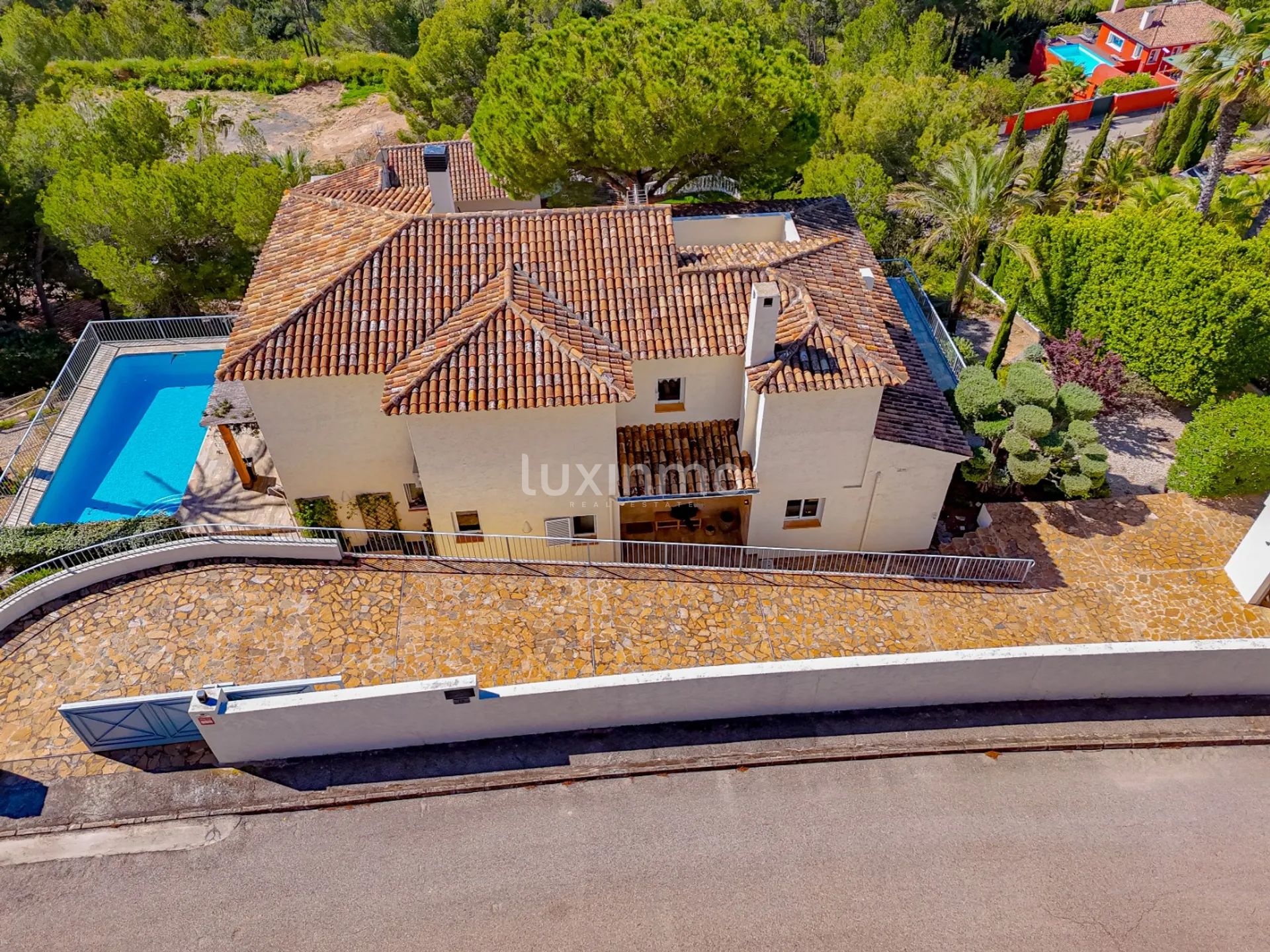Mediterranean-style villa with pool and mountain views in Altea la Vella — photo 40