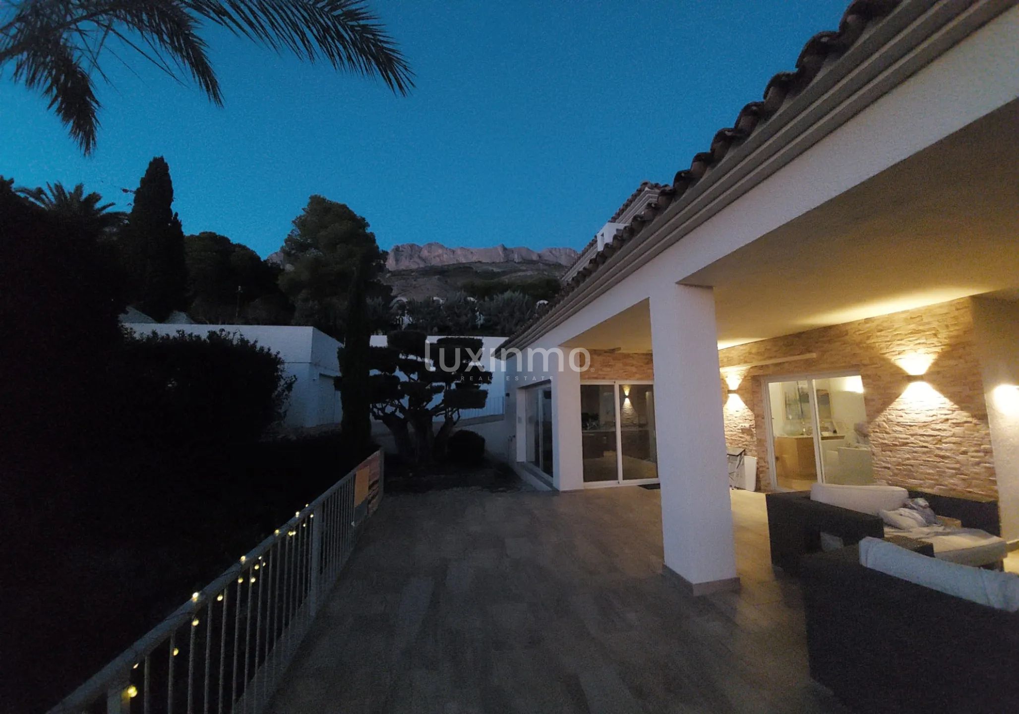 Mediterranean-style villa with pool and mountain views in Altea la Vella — photo 45