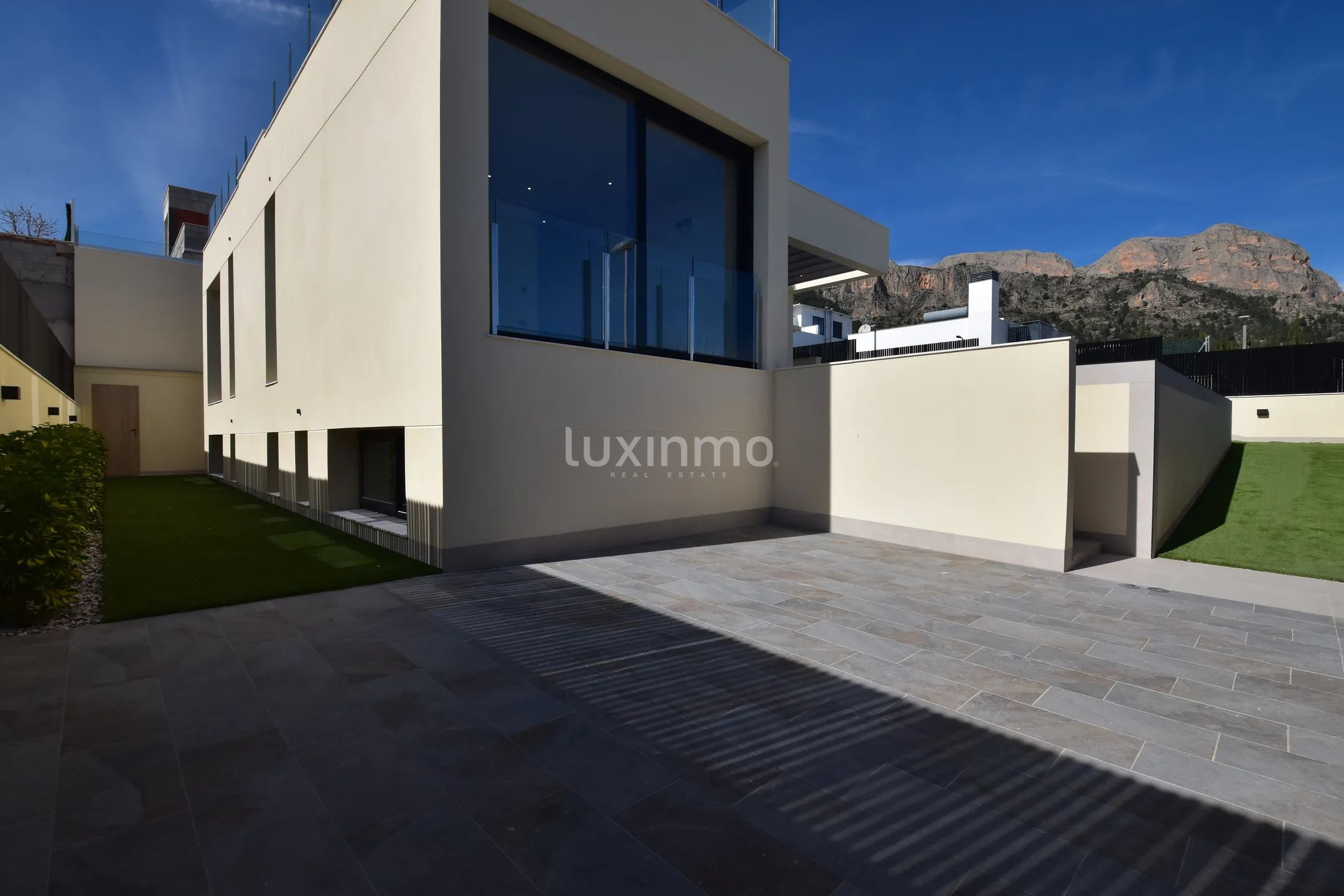 New built villa with 4 bedrooms with in Polop — photo 3