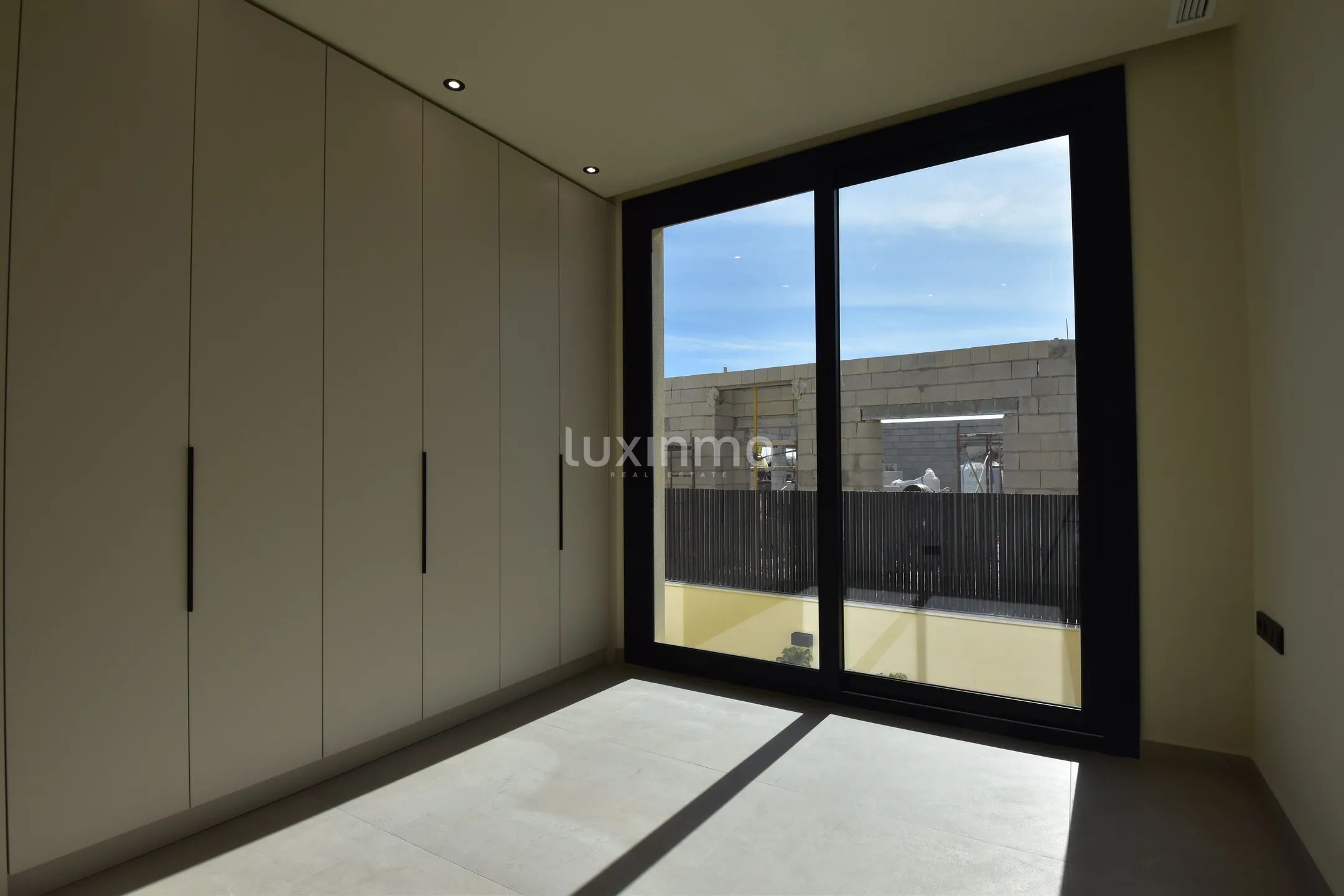 New built villa with 4 bedrooms with in Polop — photo 17
