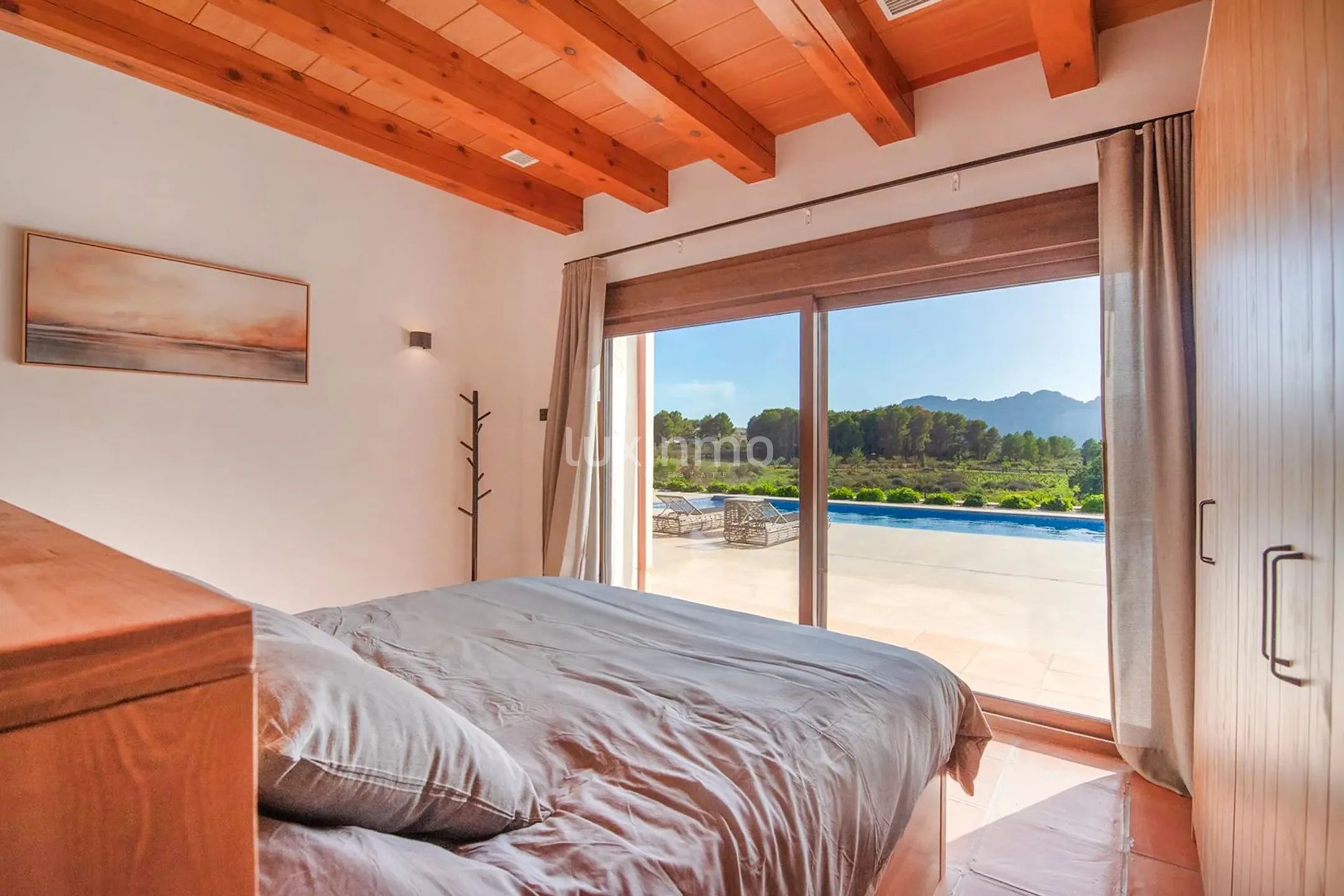 Modern finca with open panoramic views for rent in Berne — photo 40