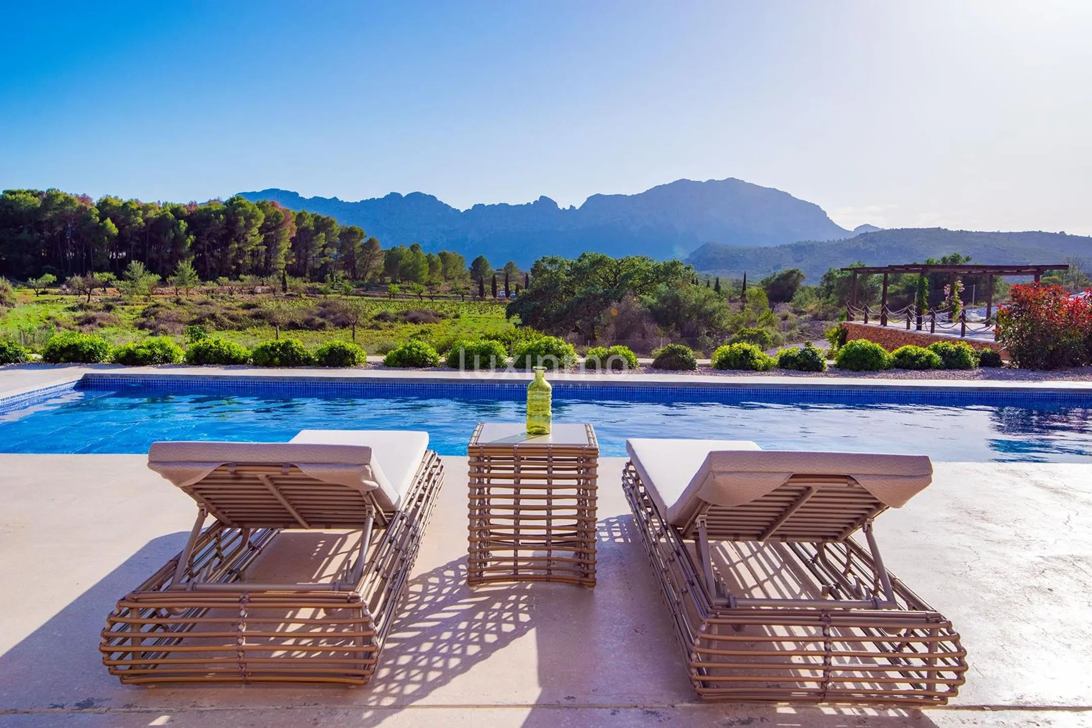 Modern finca with open panoramic views for rent in Berne