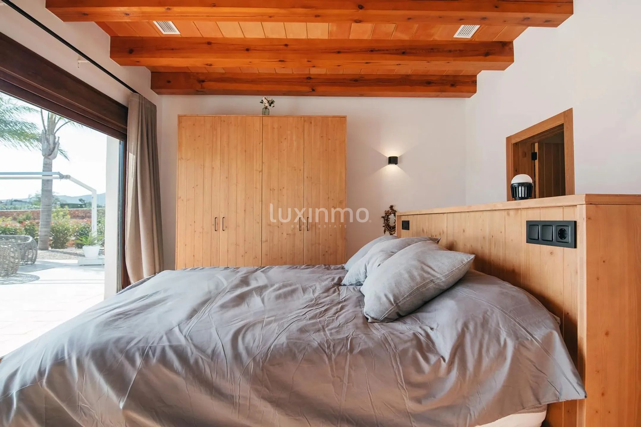 Modern finca with open panoramic views for rent in Berne — photo 39