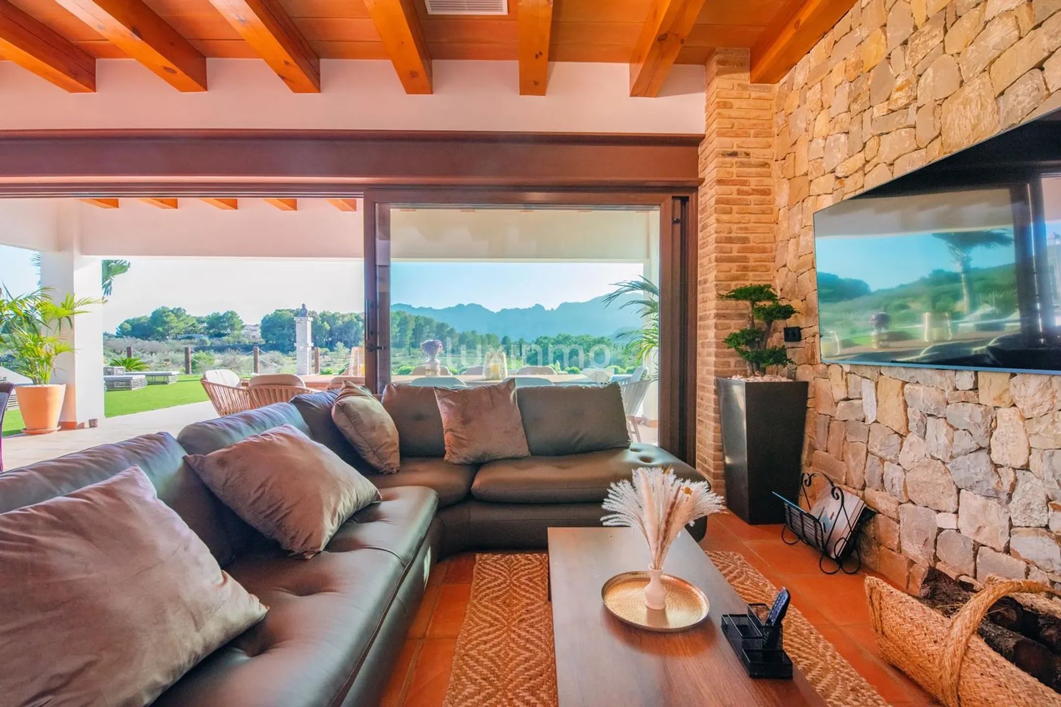 Modern finca with open panoramic views for rent in Berne — photo 23