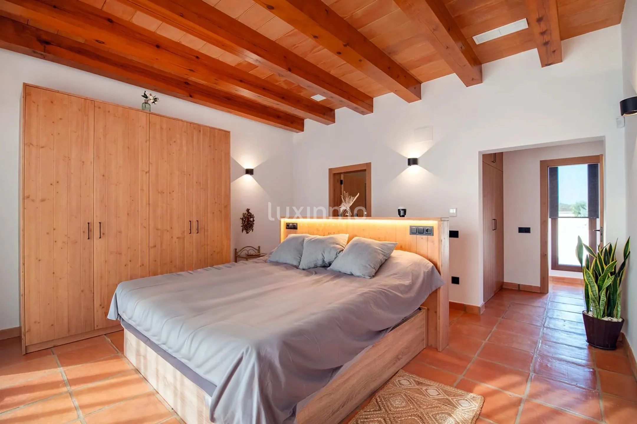 Modern finca with open panoramic views for rent in Berne — photo 38