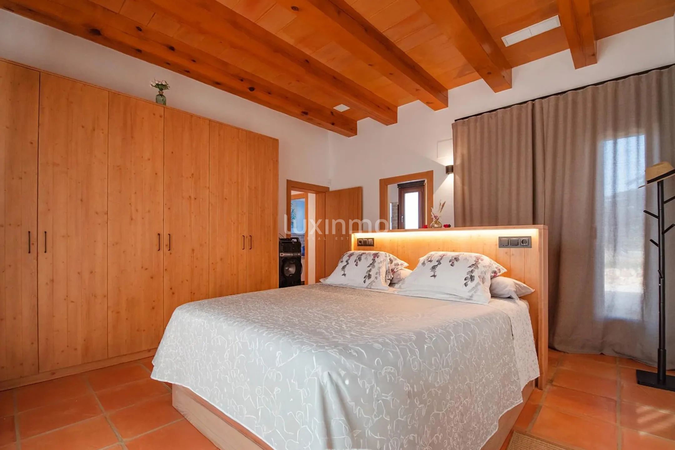Modern finca with open panoramic views for rent in Berne — photo 35