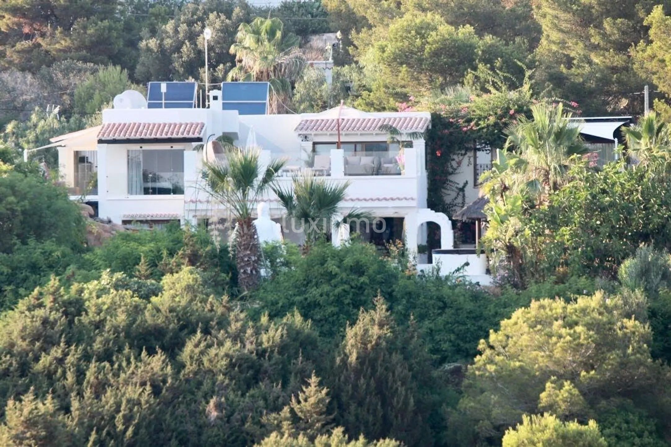 Te renoveren villa met prachtig uitzicht op zee in Cap Martinet