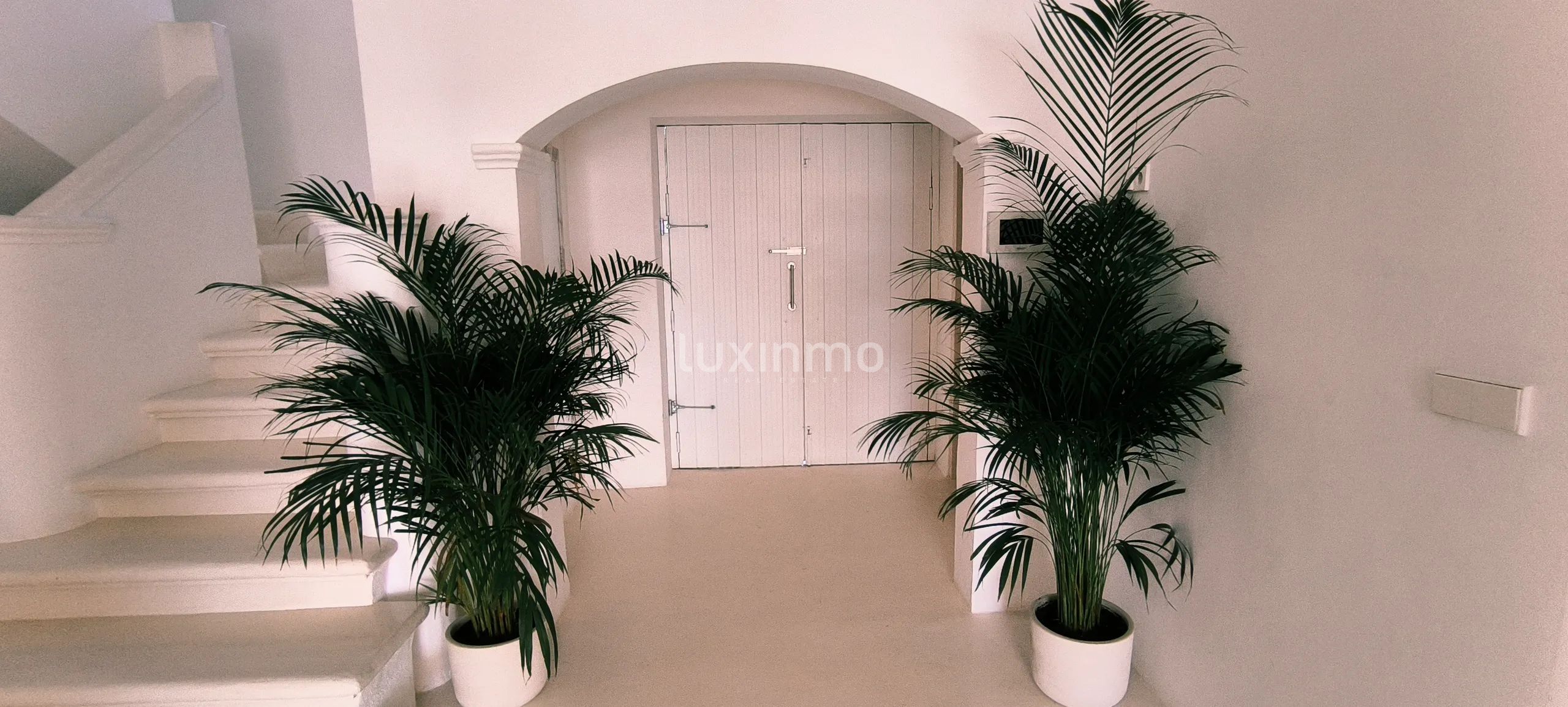 Rustic 14 bedroom estate with sea views in Cap Martinet — photo 8