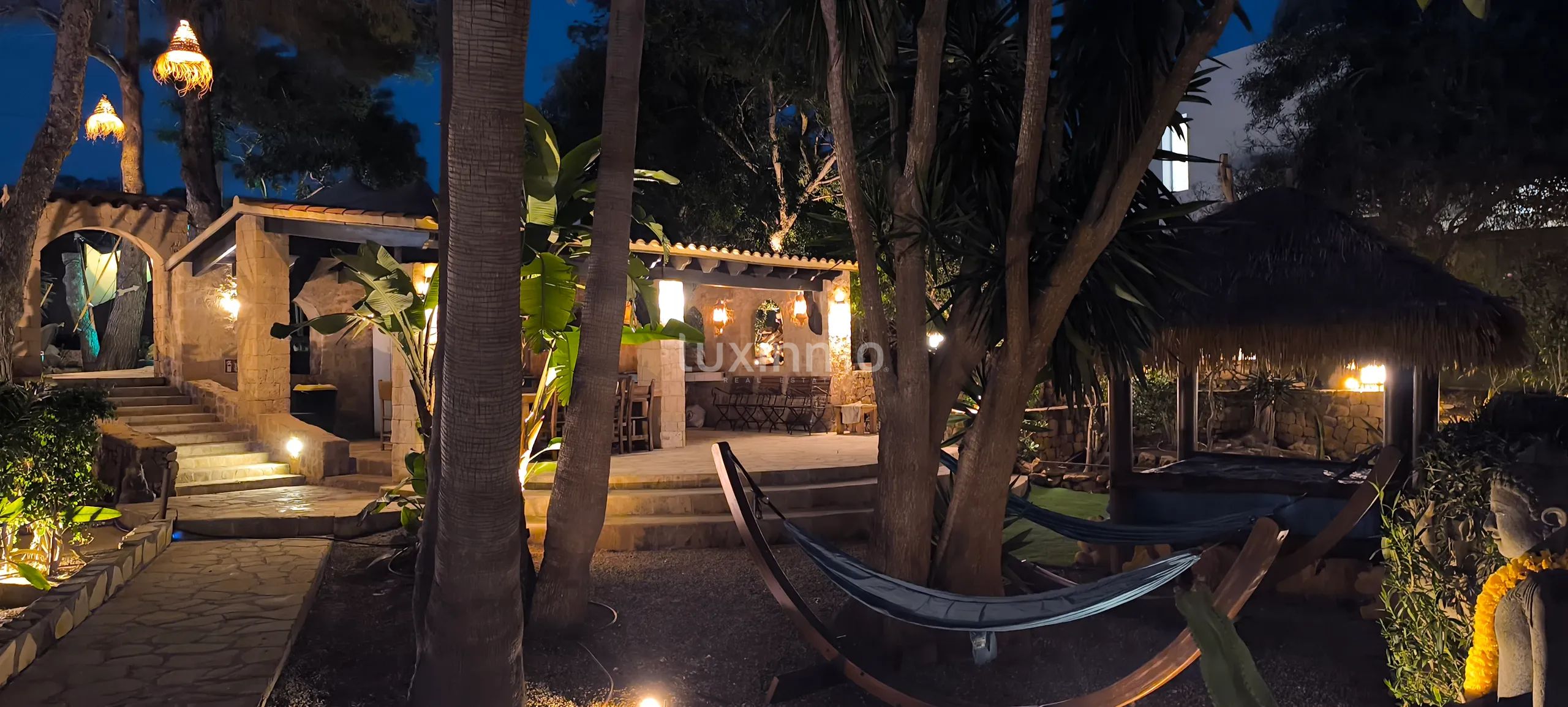 Rustic 14 bedroom estate with sea views in Cap Martinet — photo 27