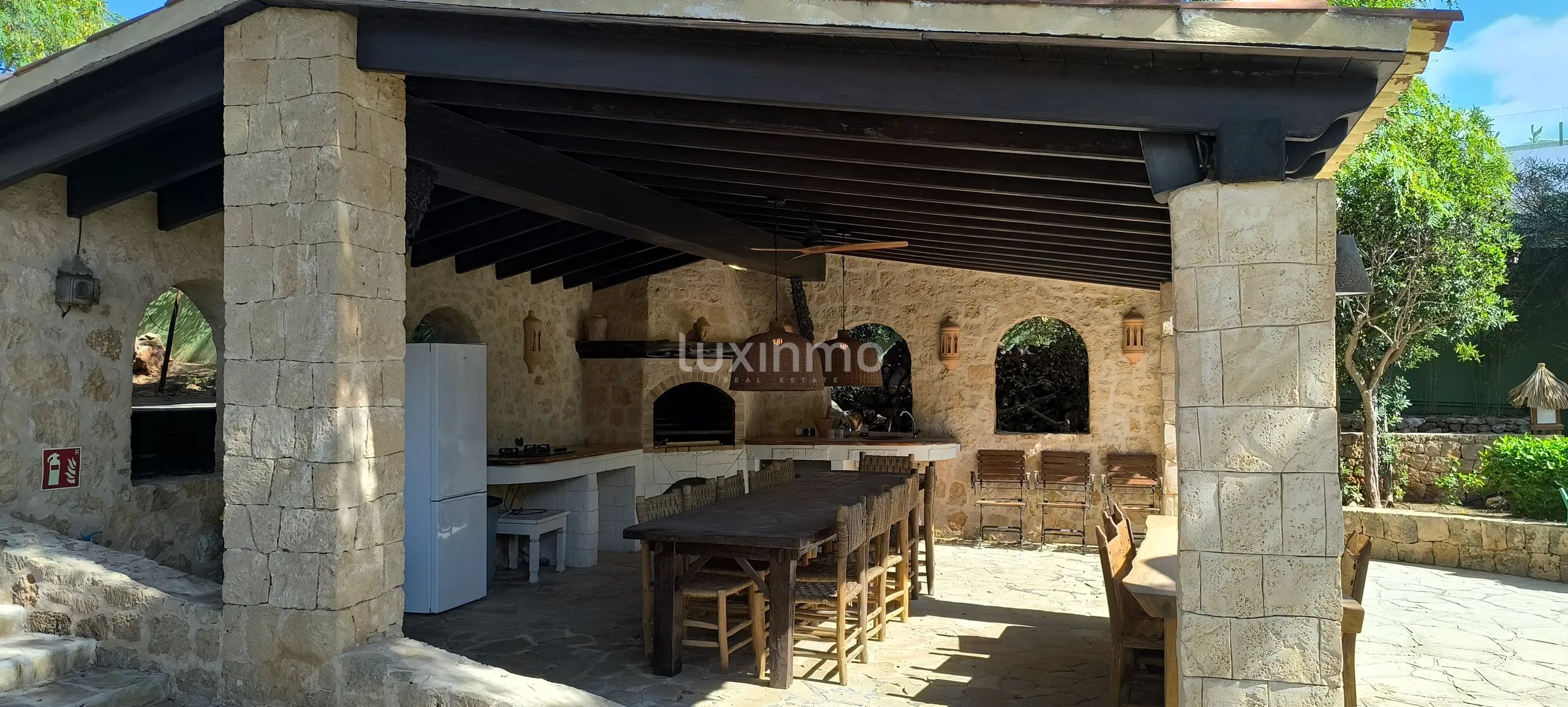 Rustic 14 bedroom estate with sea views in Cap Martinet — photo 19