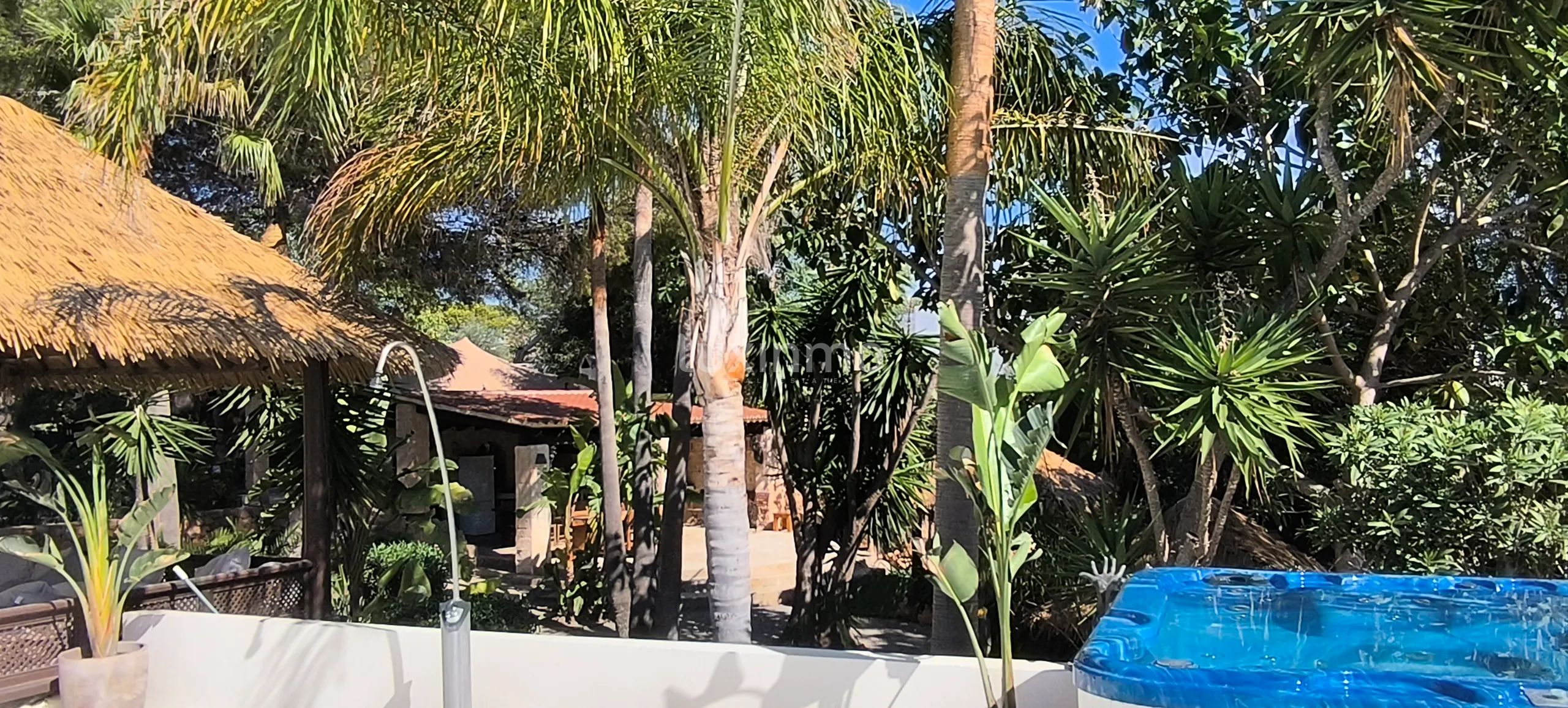 Rustic 14 bedroom estate with sea views in Cap Martinet — photo 16