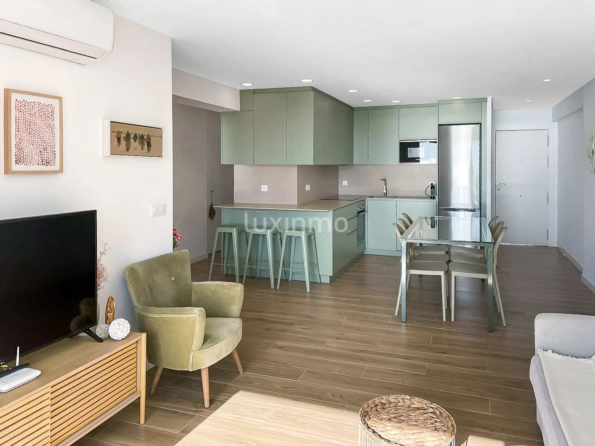 Freshly Renovated 3-Bedroom Apartment - First Line Arenal Beach — photo 14