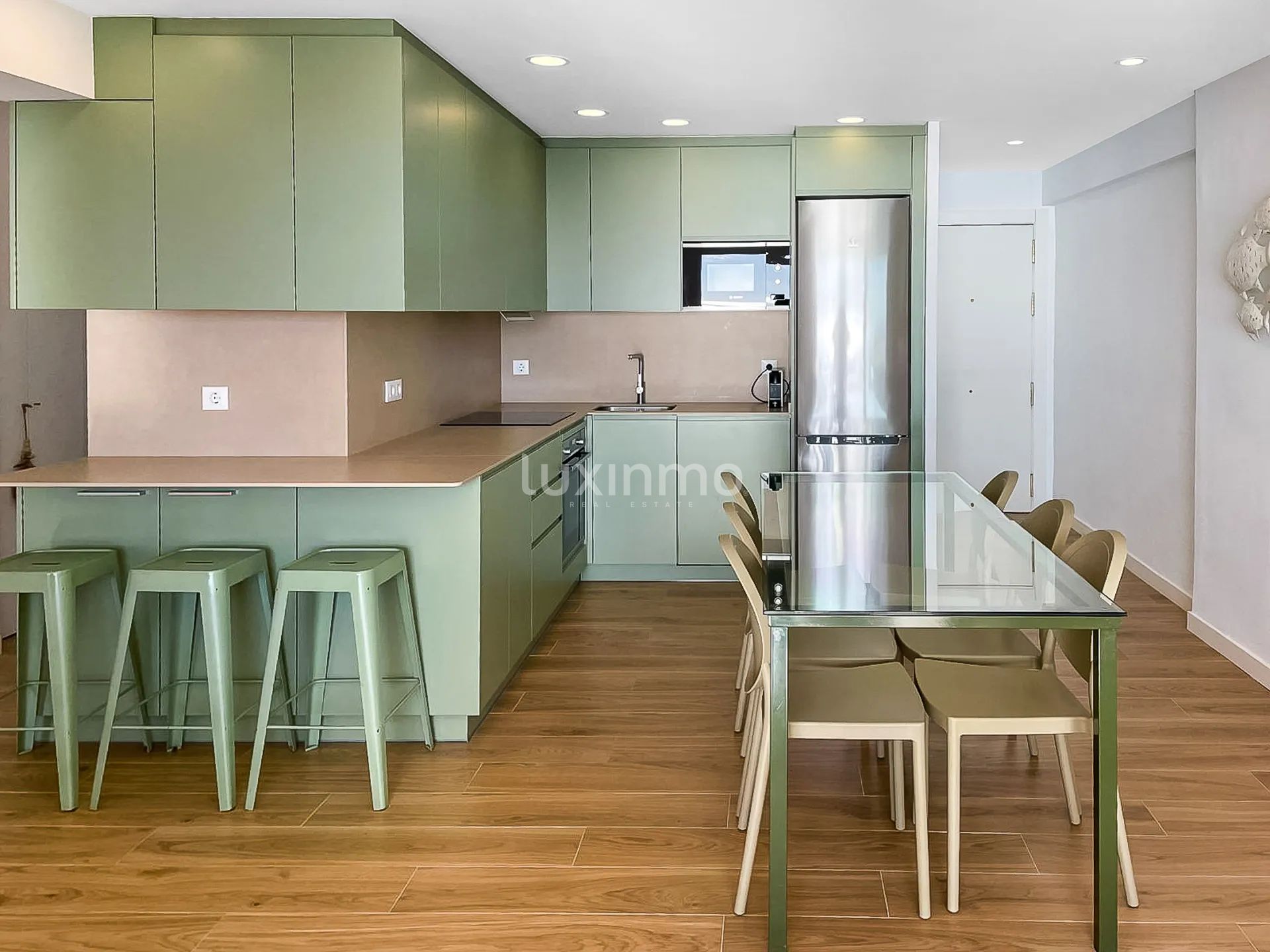 Appartement de 3 chambres fraîchement rénové - Première ligne de la plage d'Arenal