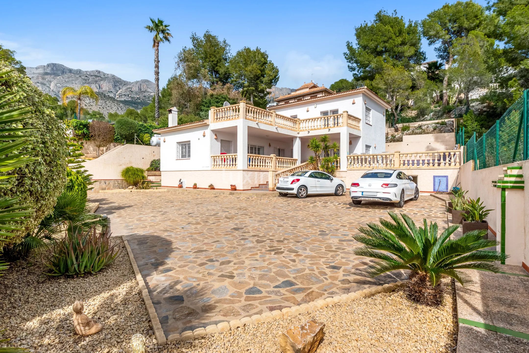 Villa im mediterranen Stil mit Pool und Meerblick in Altea La Vella