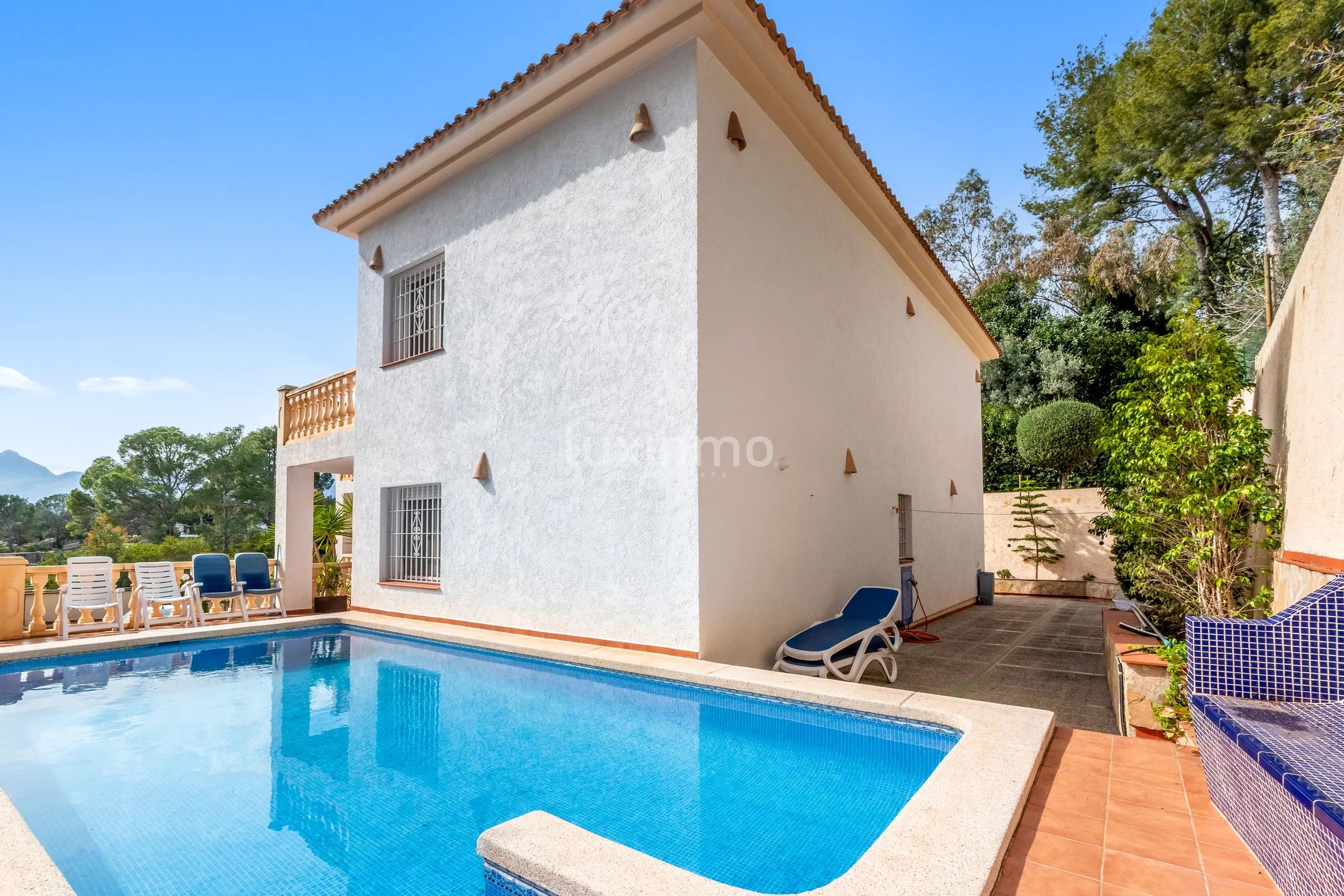 Mediterranean-style villa with pool and sea views in Altea La Vella — photo 2