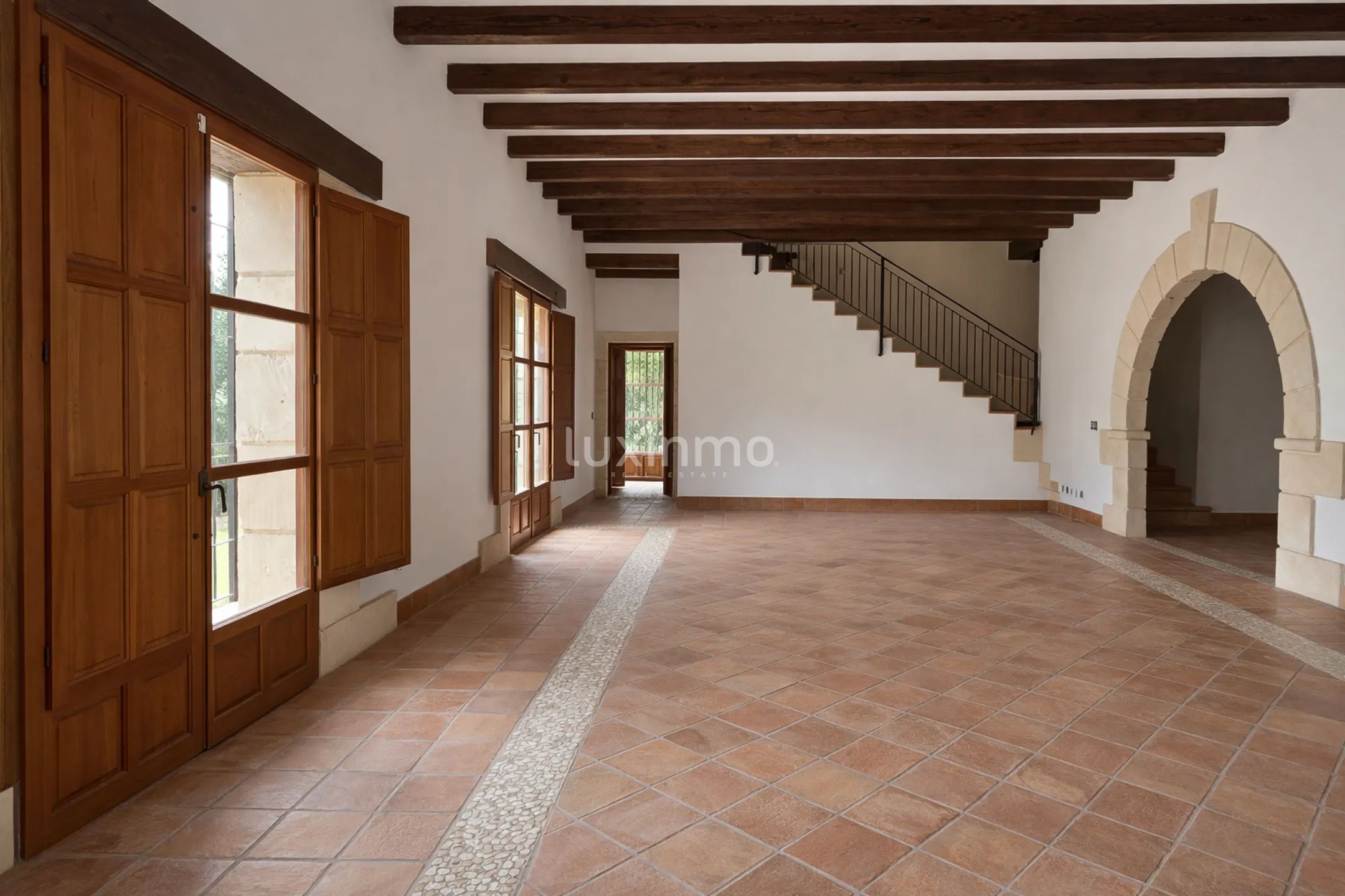 Mediterranean villa with 16.000 m² of land for development next to Alicante Airport — photo 18