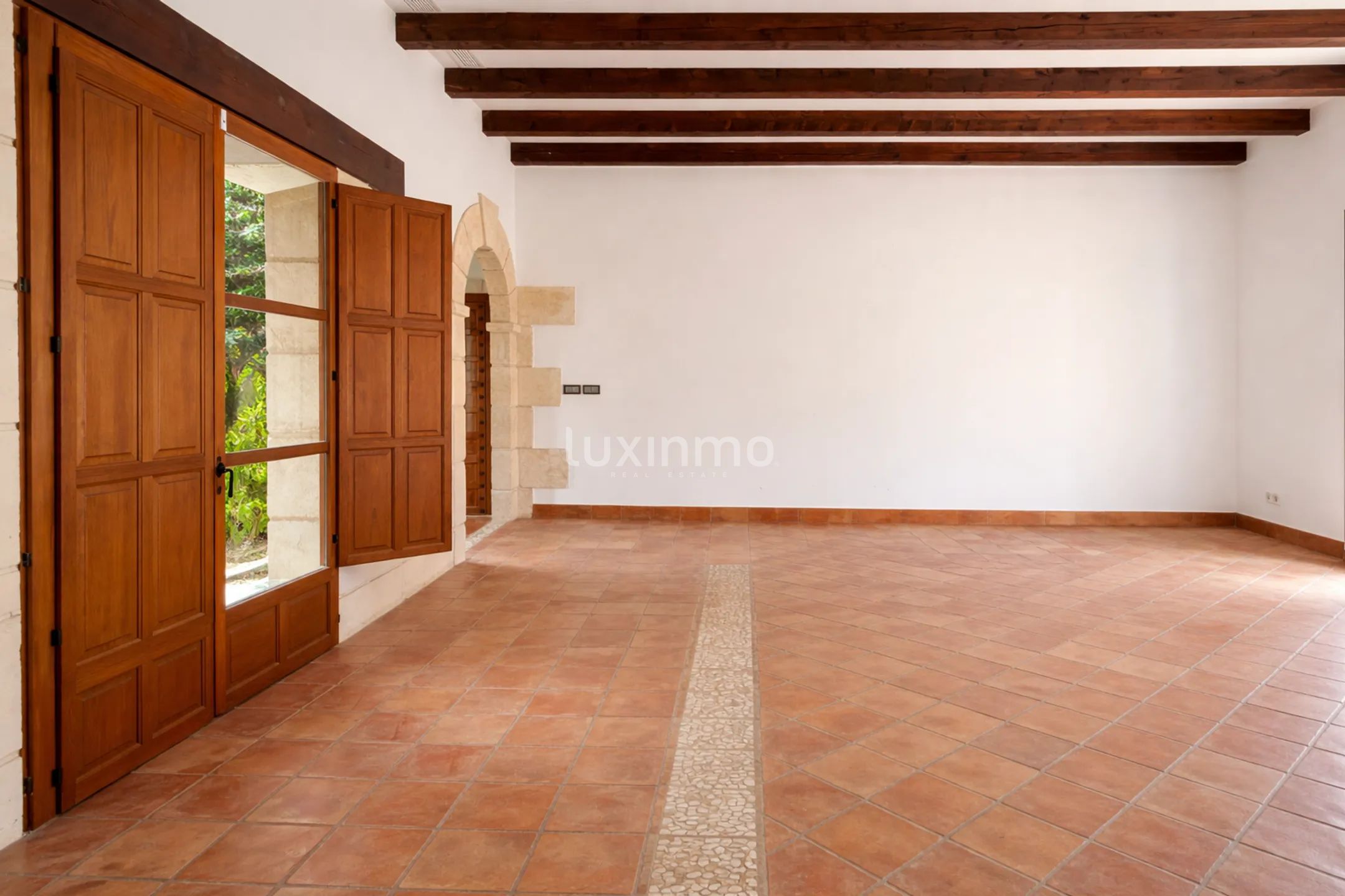 Mediterranean villa with 16.000 m² of land for development next to Alicante Airport — photo 17