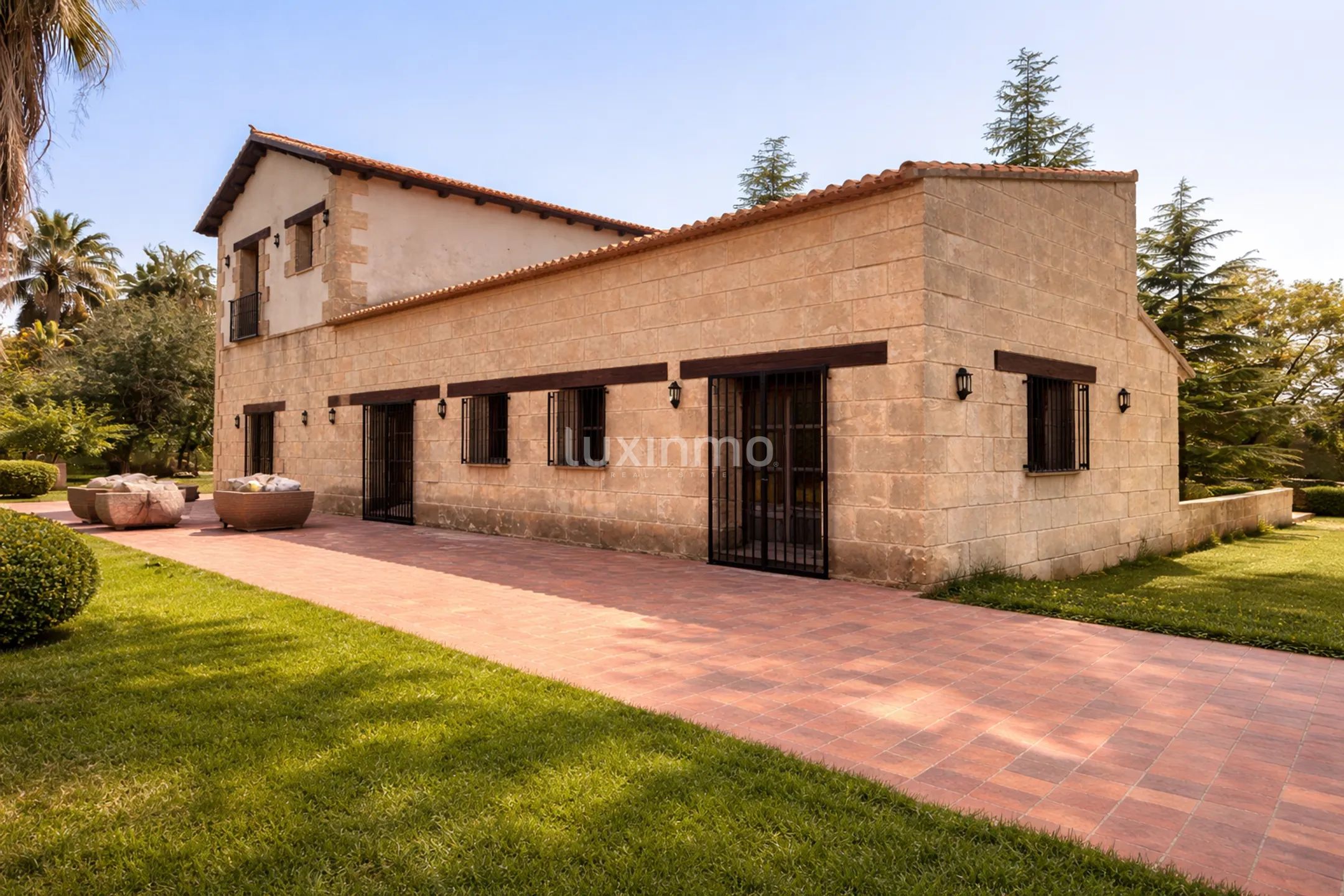 Mediterranean villa with 16.000 m² of land for development next to Alicante Airport — photo 13