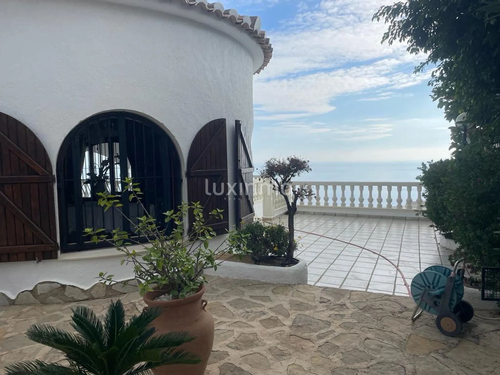 Mediterranean villa with Pool and Panoramic Sea Views — photo 5