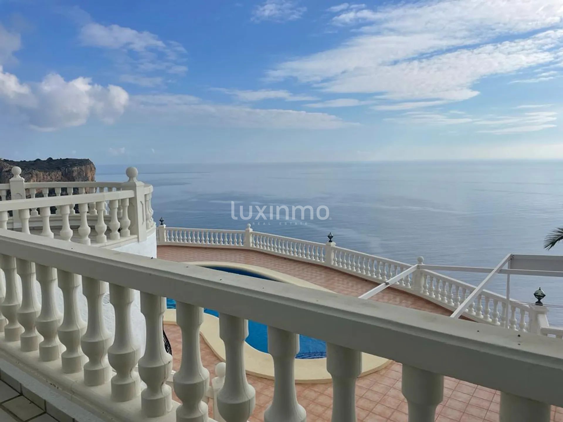 Mediterranean villa with Pool and Panoramic Sea Views — photo 2