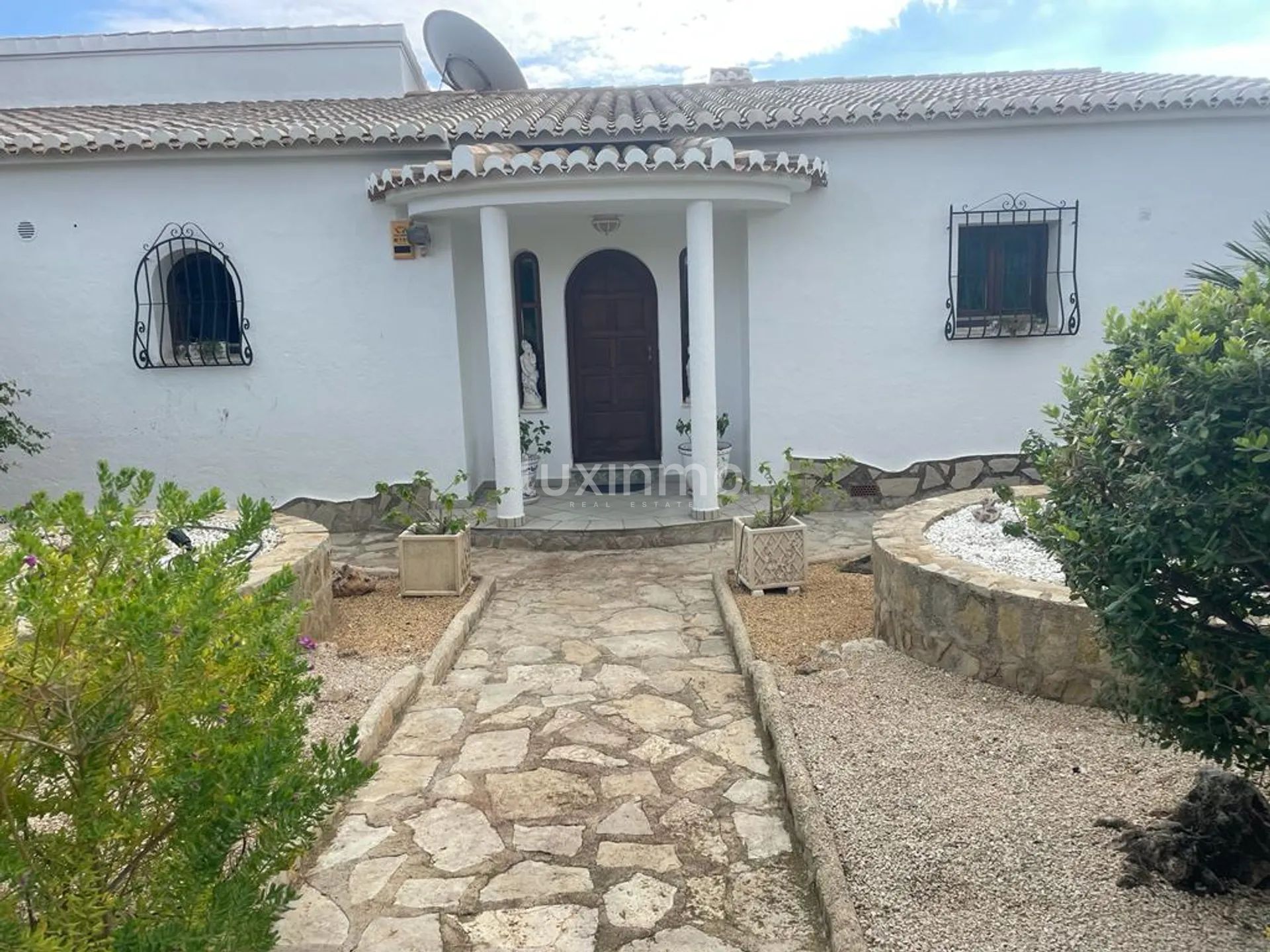 Mediterranean villa with Pool and Panoramic Sea Views — photo 3