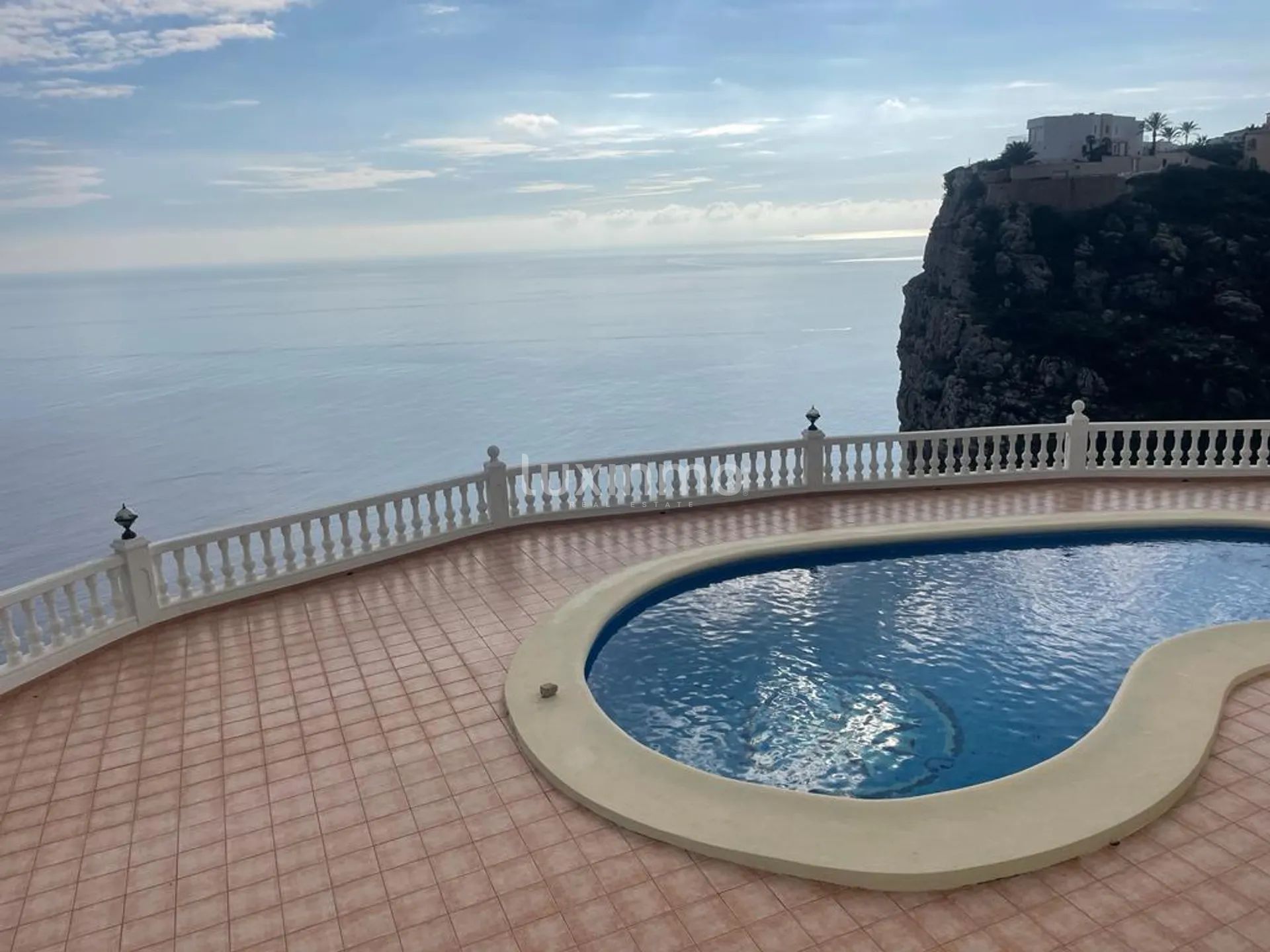 Mediterranean villa with Pool and Panoramic Sea Views — photo 6