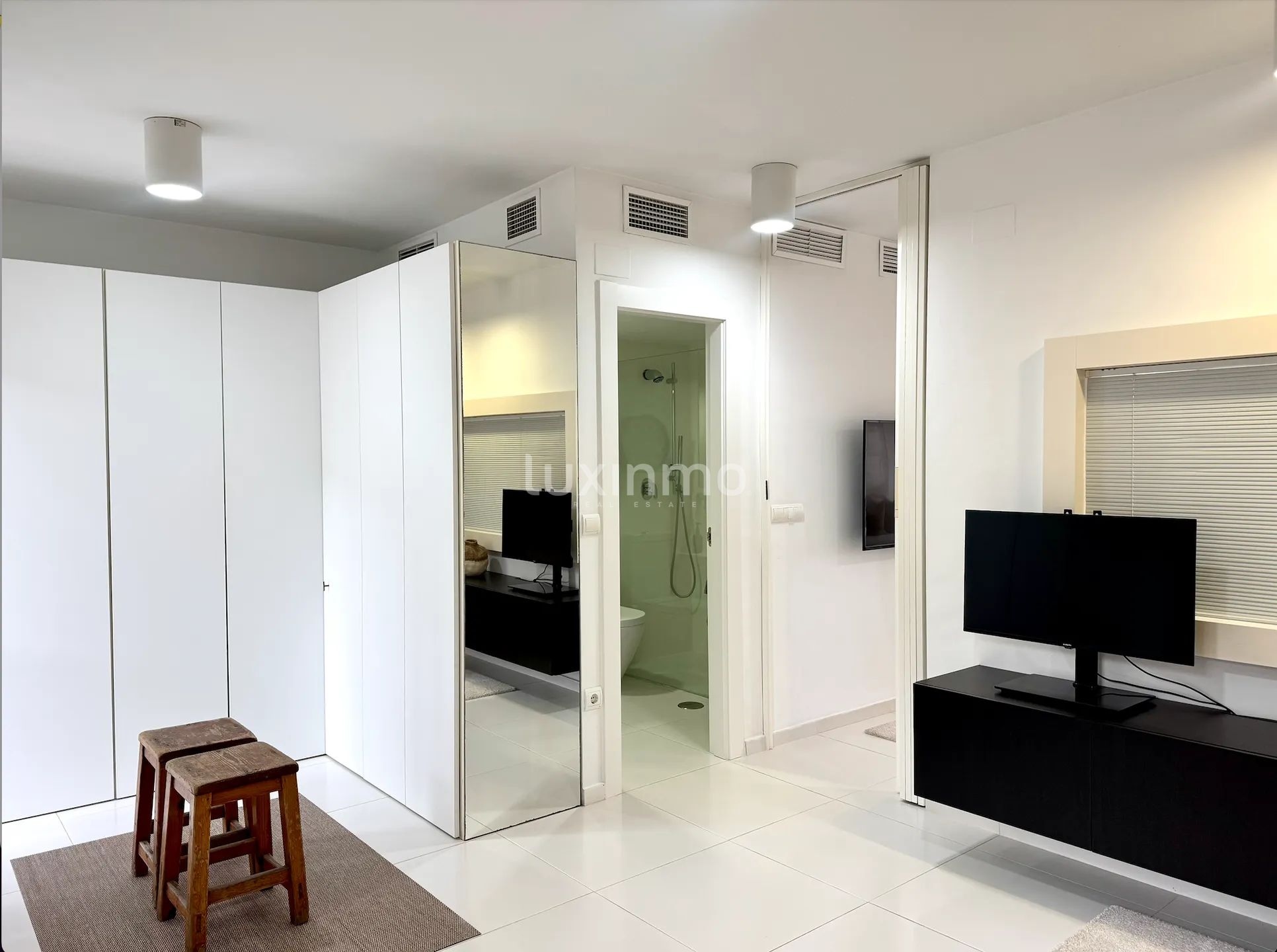 Bright Mediterranean 1-Bed Flat with Terrace in Albir — photo 11