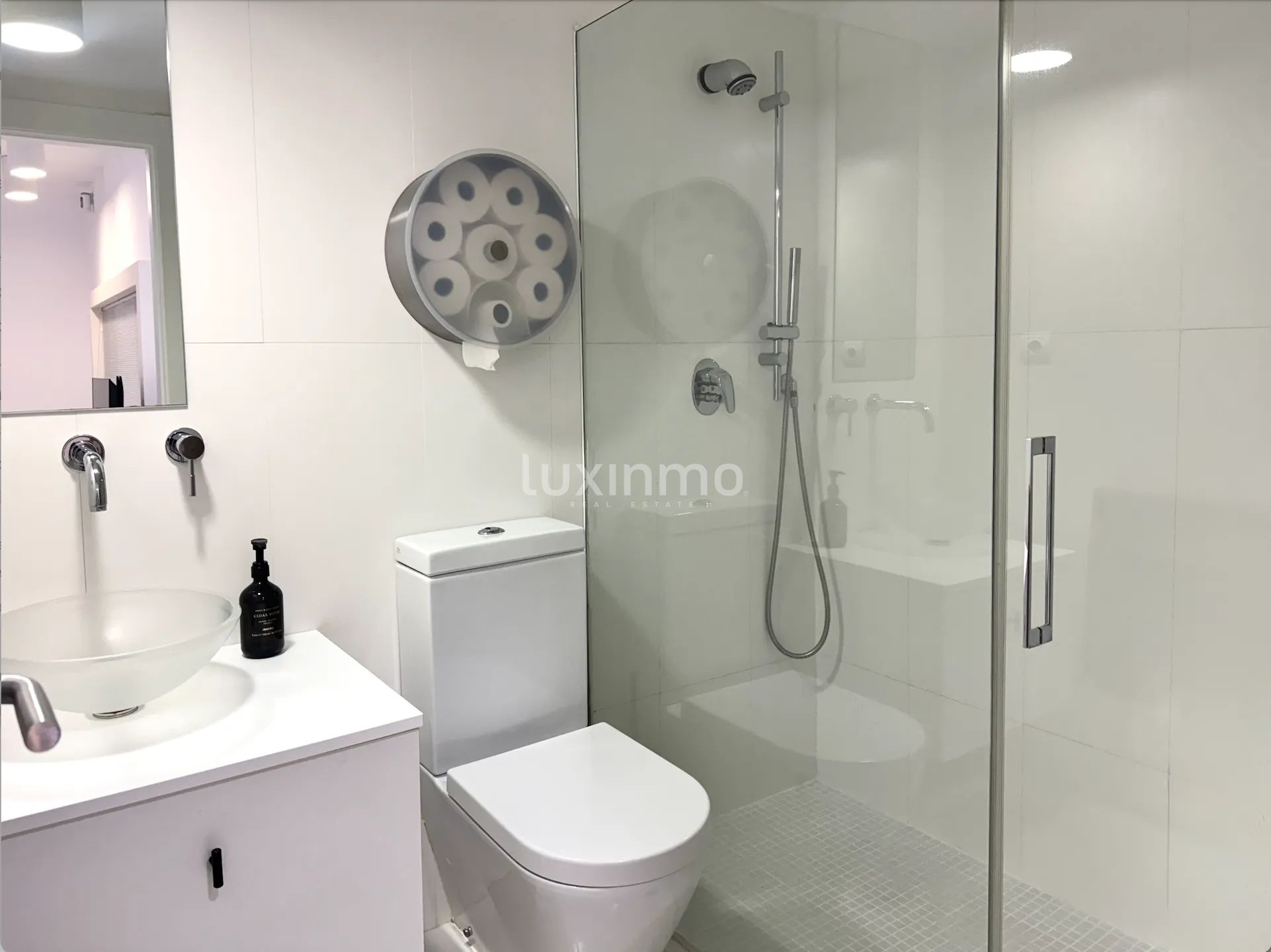 Bright Mediterranean 1-Bed Flat with Terrace in Albir — photo 12