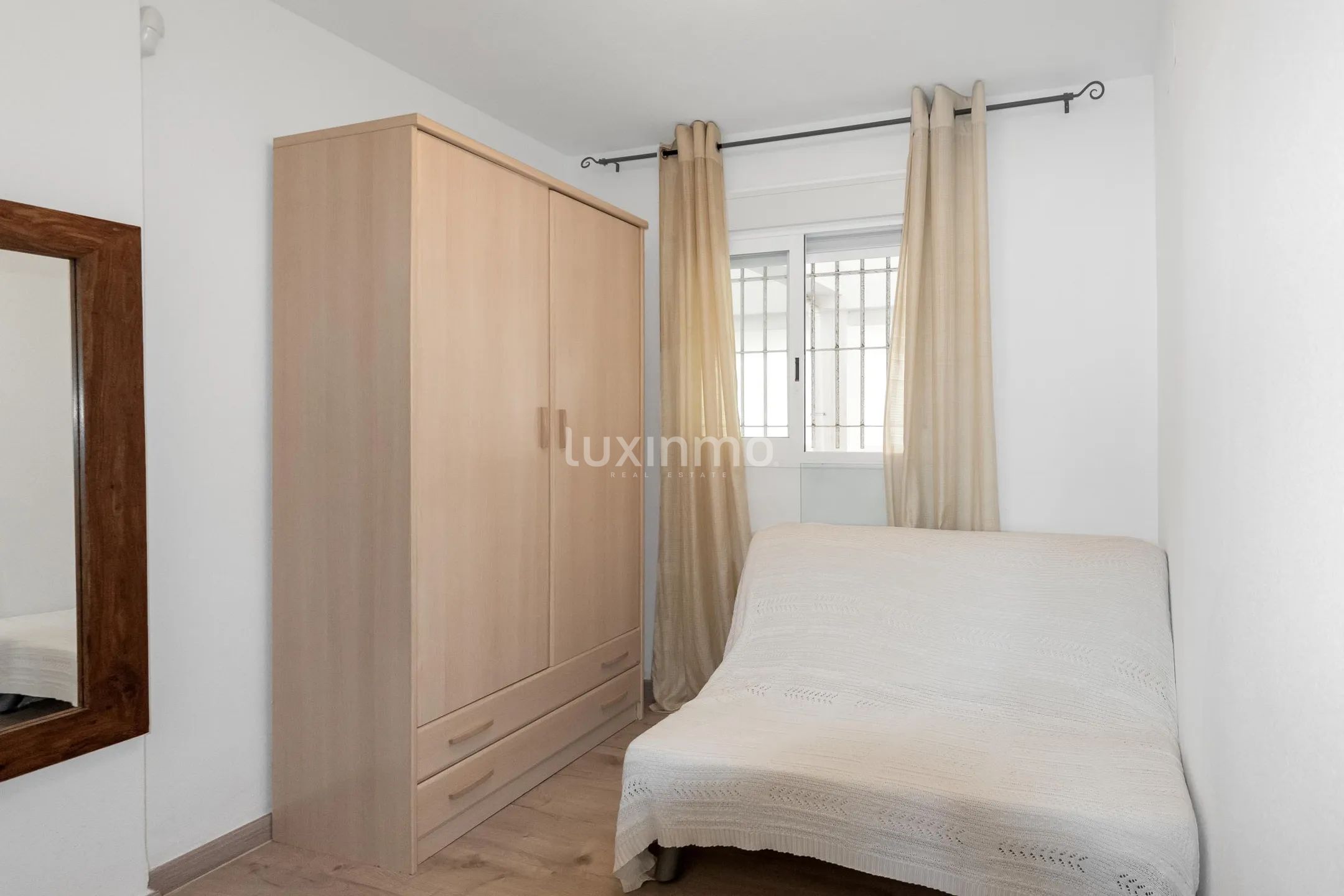 Modern sea-view flat with terrace in Rincón de Loix — photo 9