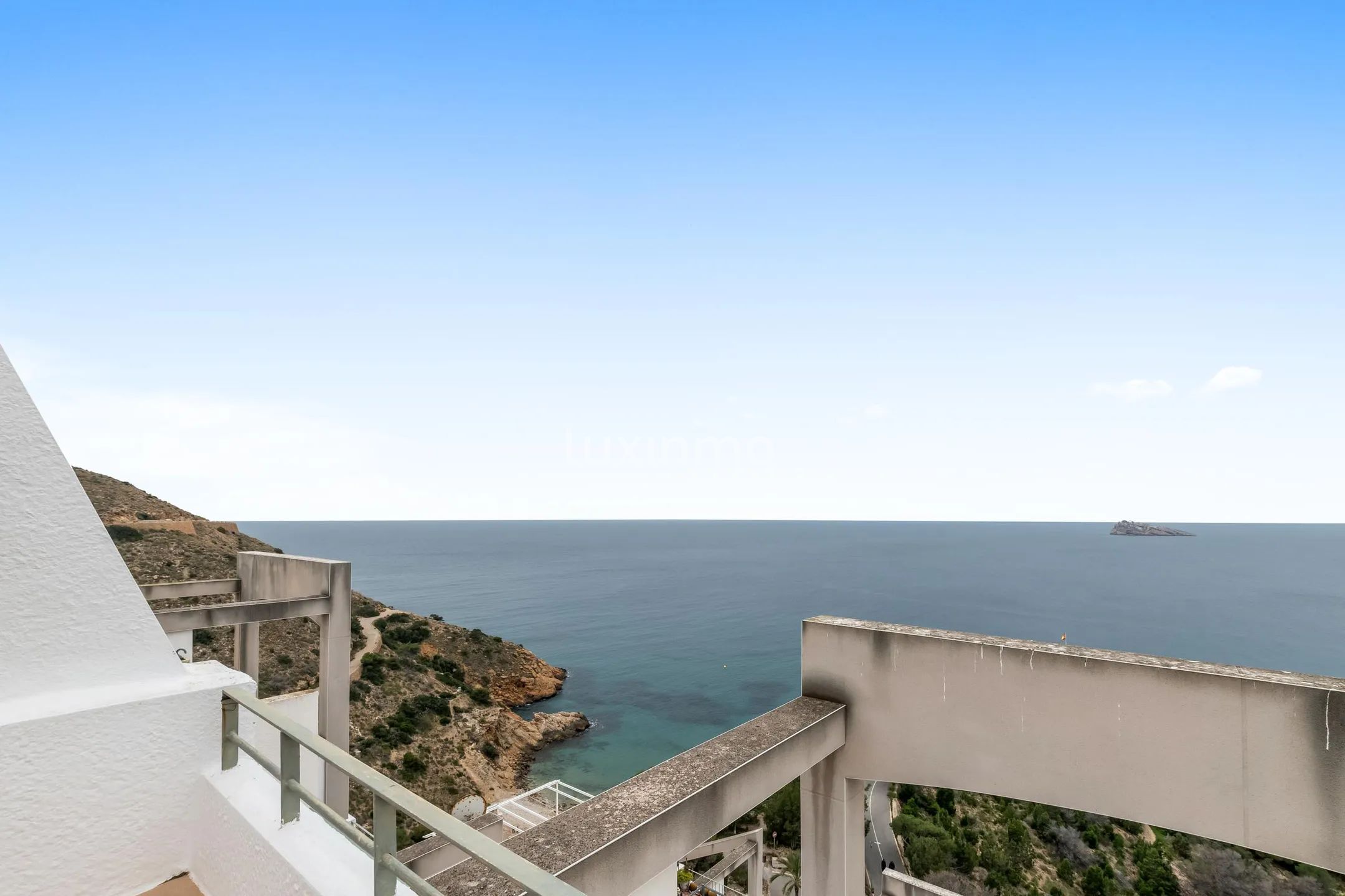 Modern sea-view flat with terrace in Rincón de Loix — photo 13