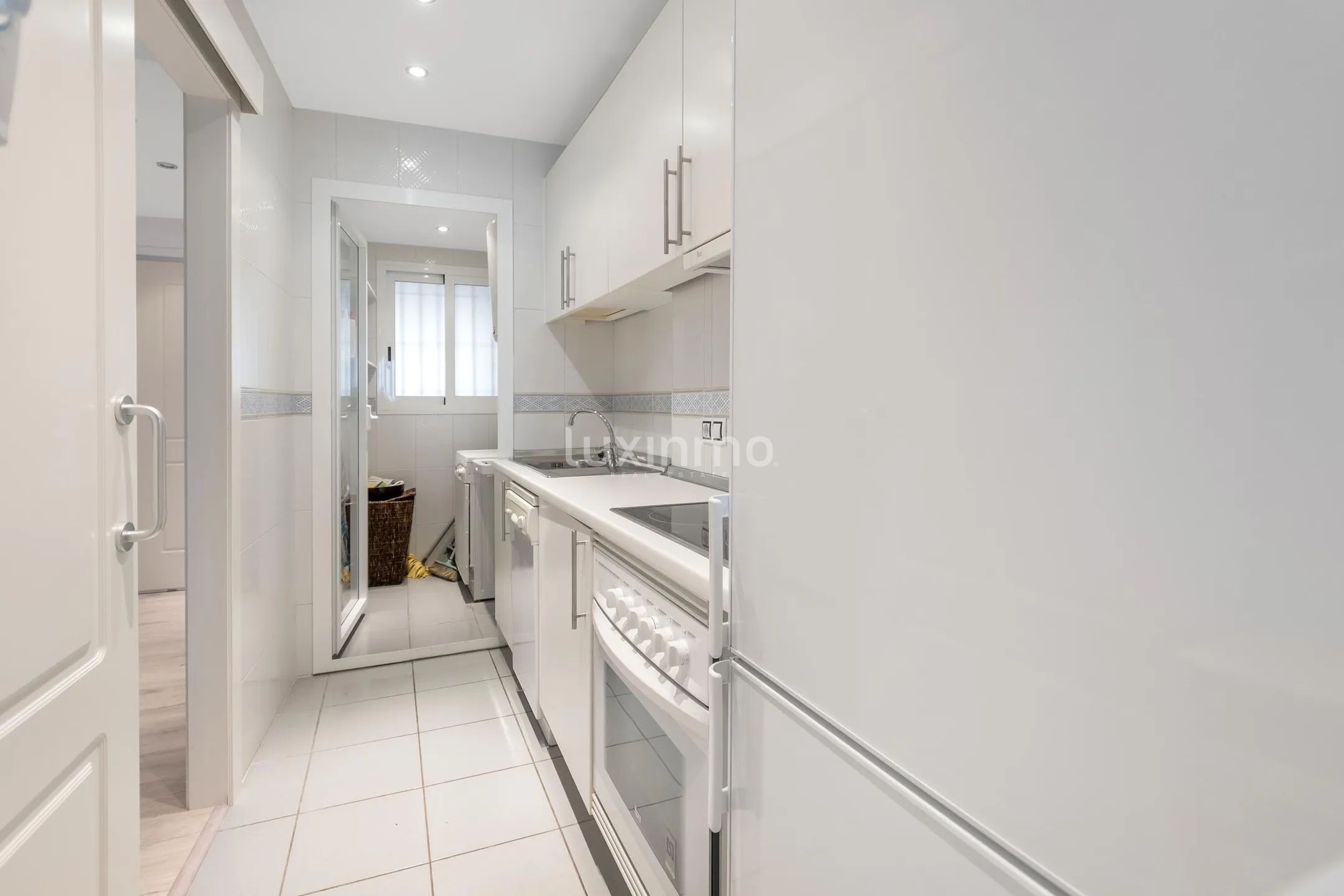 Modern sea‑view flat with terrace in Rincón de Loix — photo 3