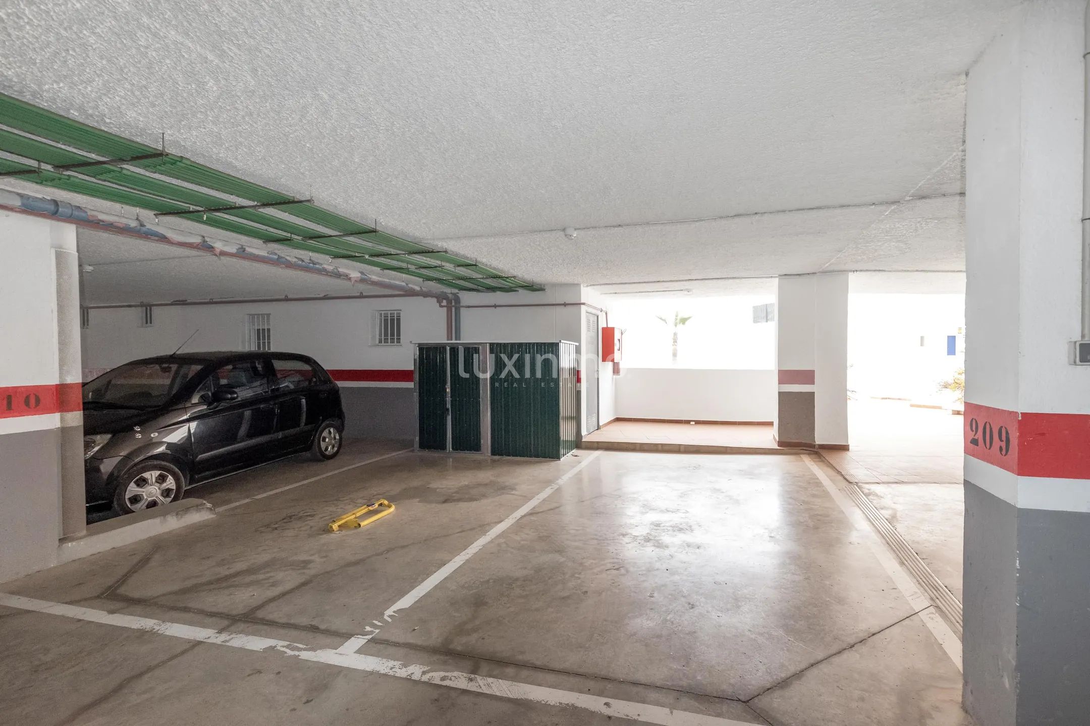 Modern sea-view flat with terrace in Rincón de Loix — photo 16