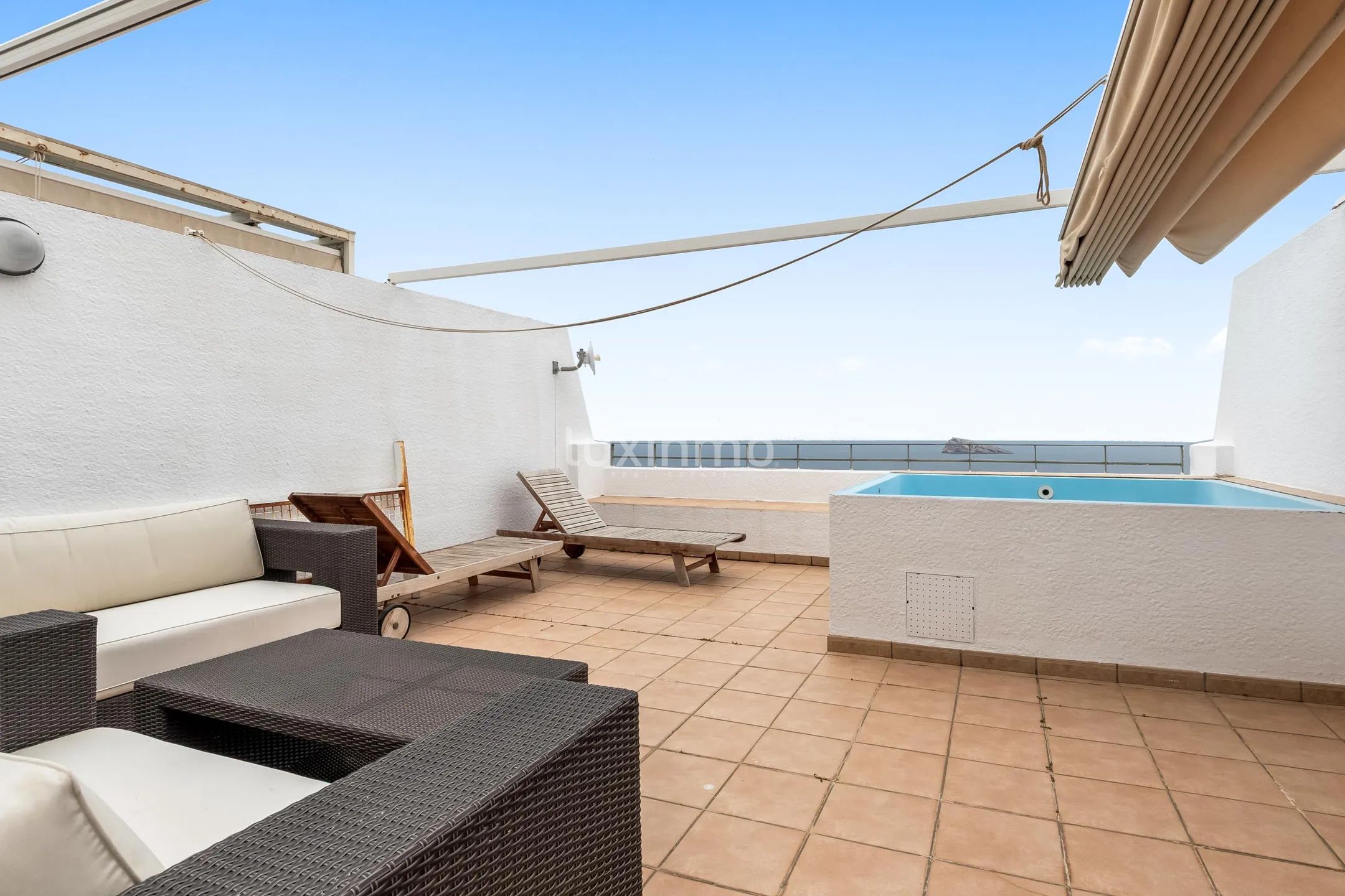 Modern sea-view flat with terrace in Rincón de Loix — photo 11