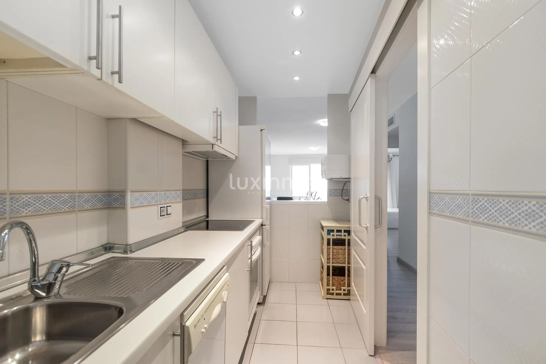 Modern sea‑view flat with terrace in Rincón de Loix — photo 2