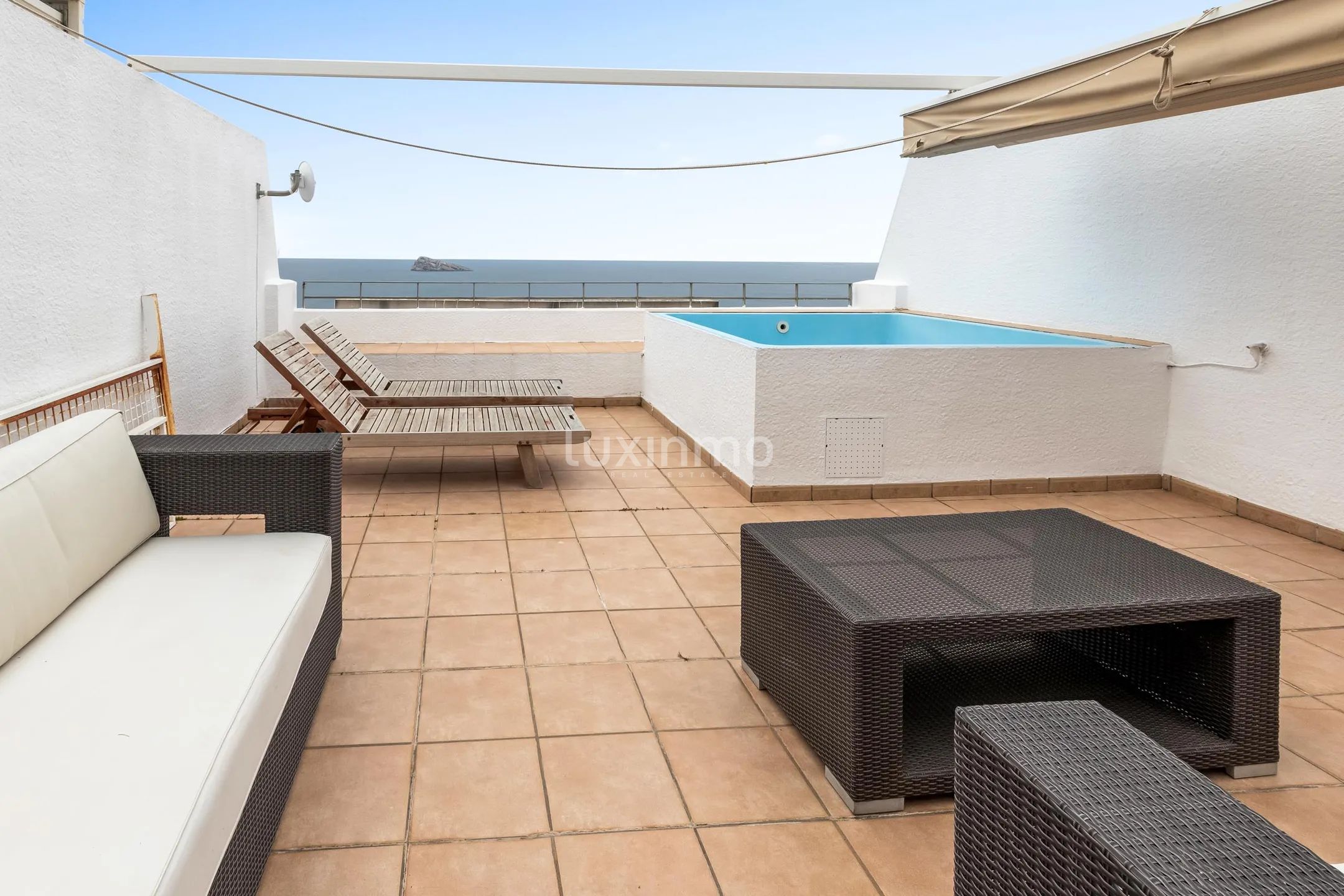 Modern sea-view flat with terrace in Rincón de Loix — photo 18