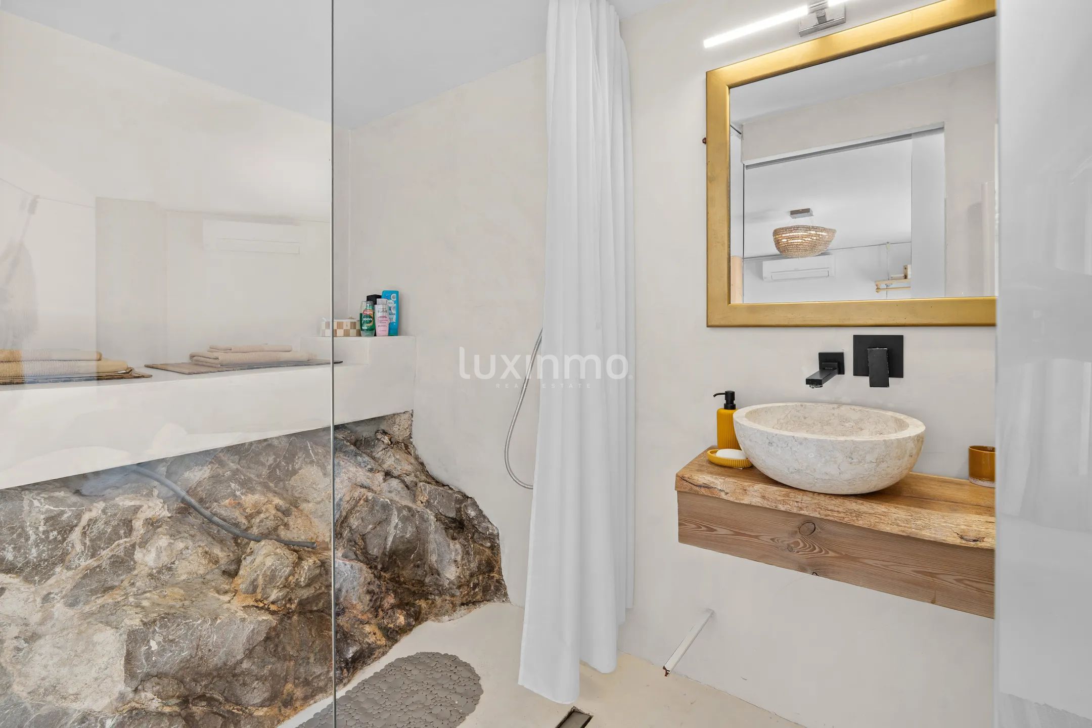 Traditional Ibicenco House with Modern Style - Prime Rental Opportunity — photo 40