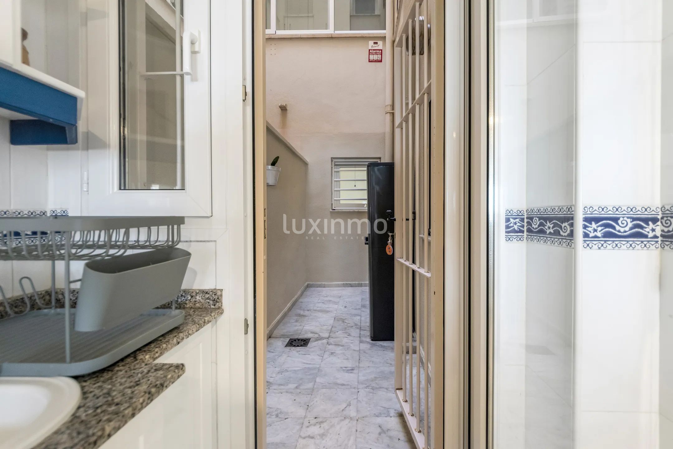 Современная квартира с террасой и видом на море в Маскарате, Алтея — photo 16