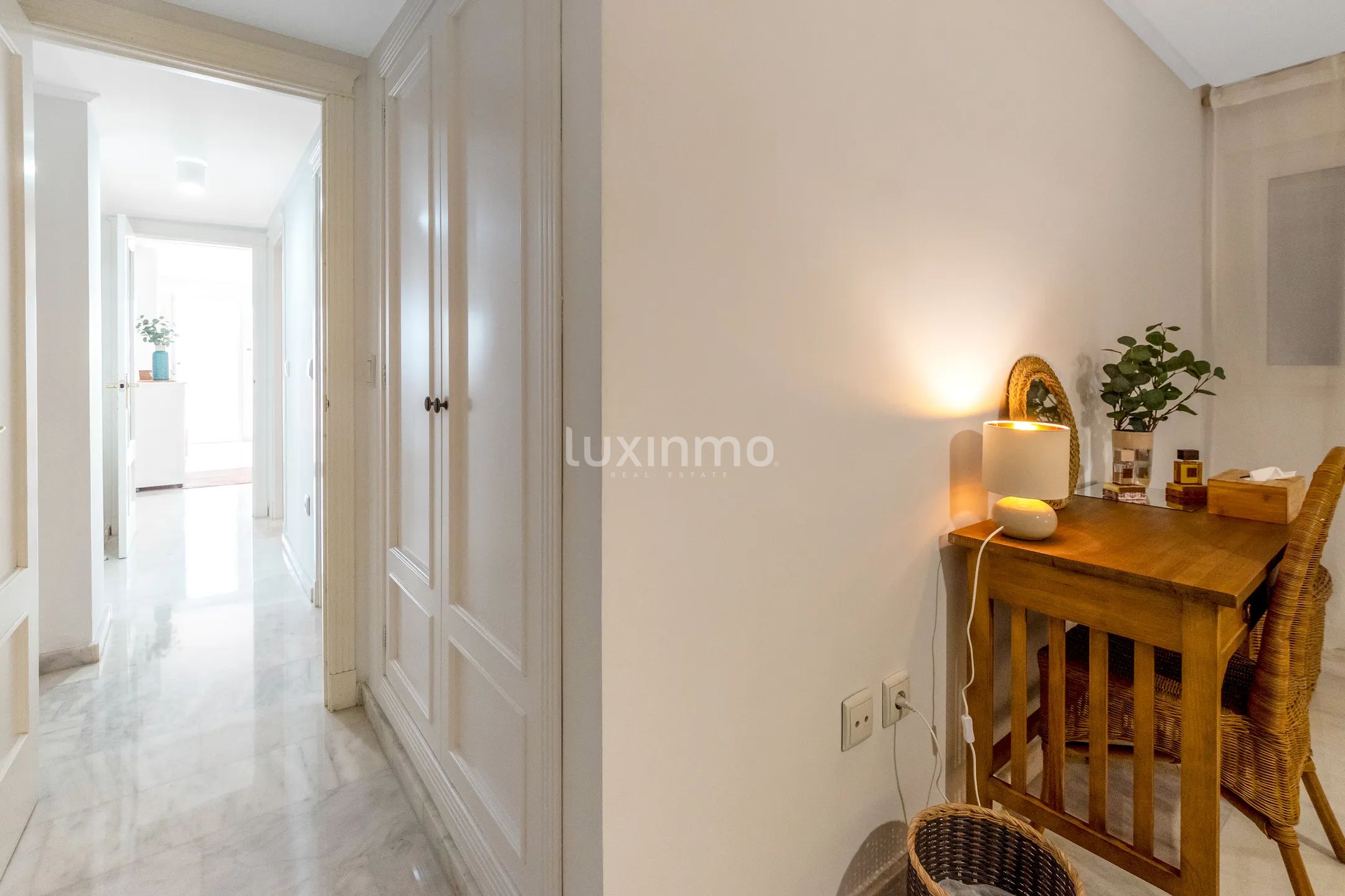 Современная квартира с террасой и видом на море в Маскарате, Алтея — photo 11