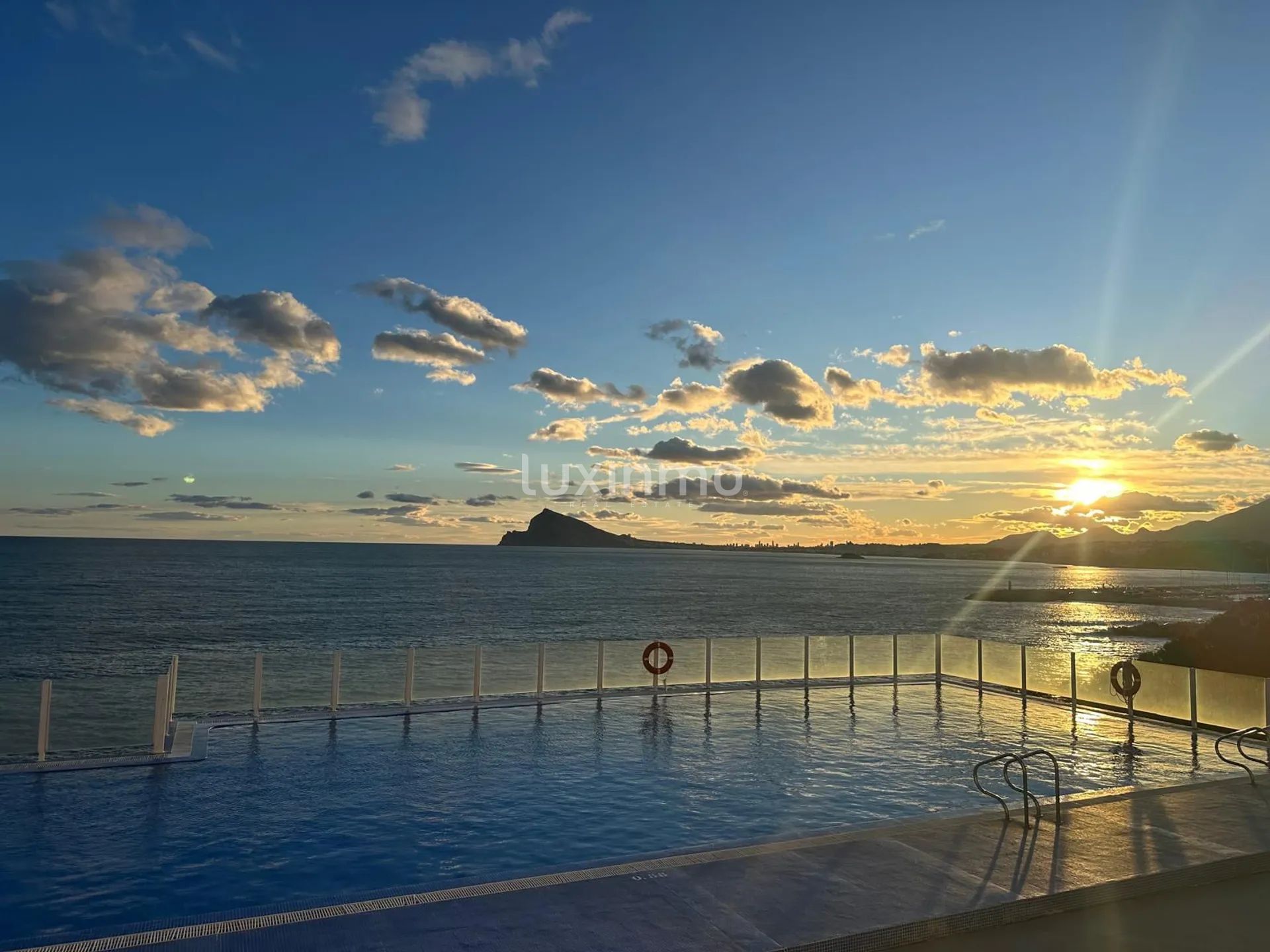 Современная квартира с террасой и видом на море в Маскарате, Алтея — photo 26