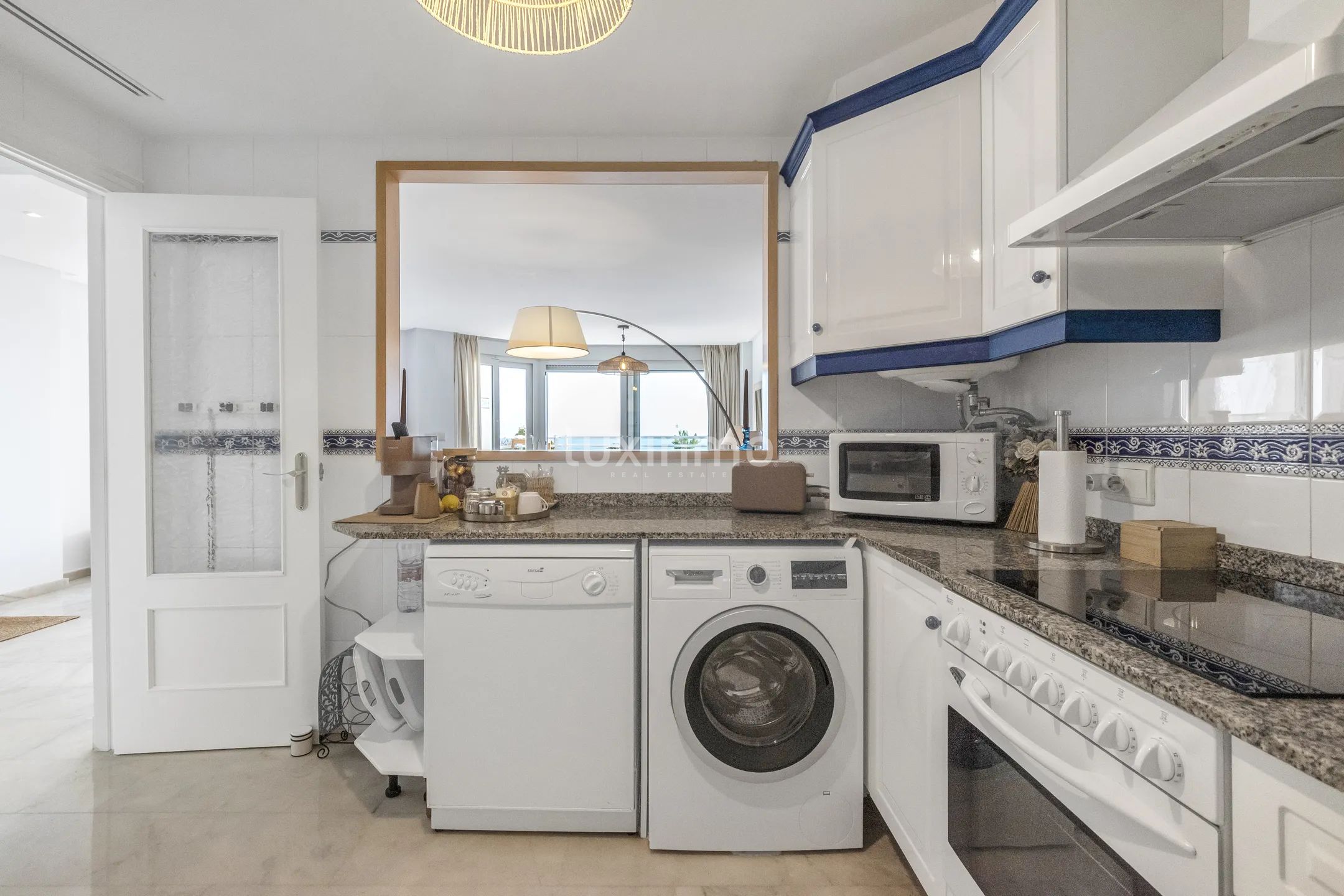 Современная квартира с террасой и видом на море в Маскарате, Алтея — photo 15