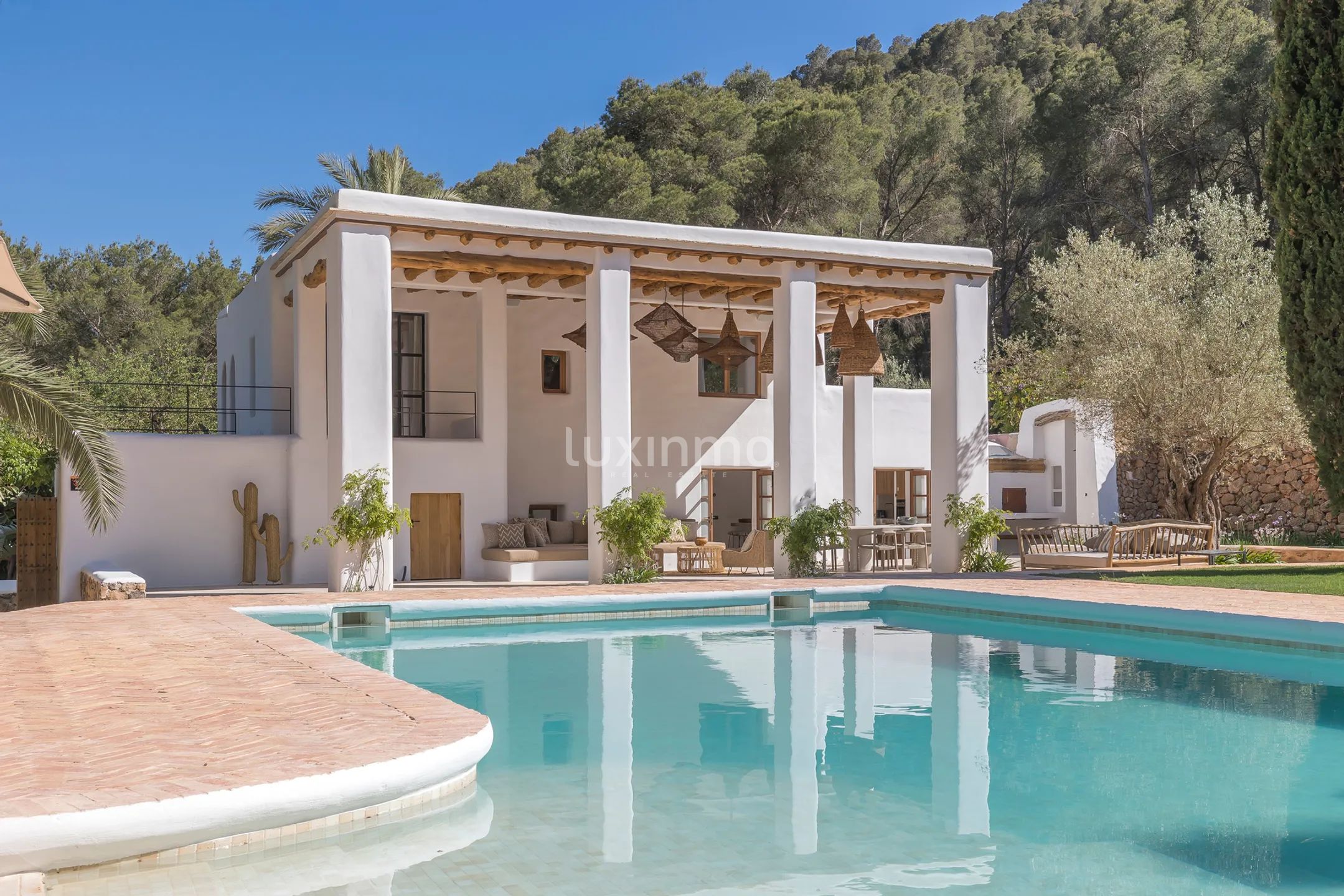 A Luxurious Shabby Chic Retreat in the Balearic Islands — photo 38